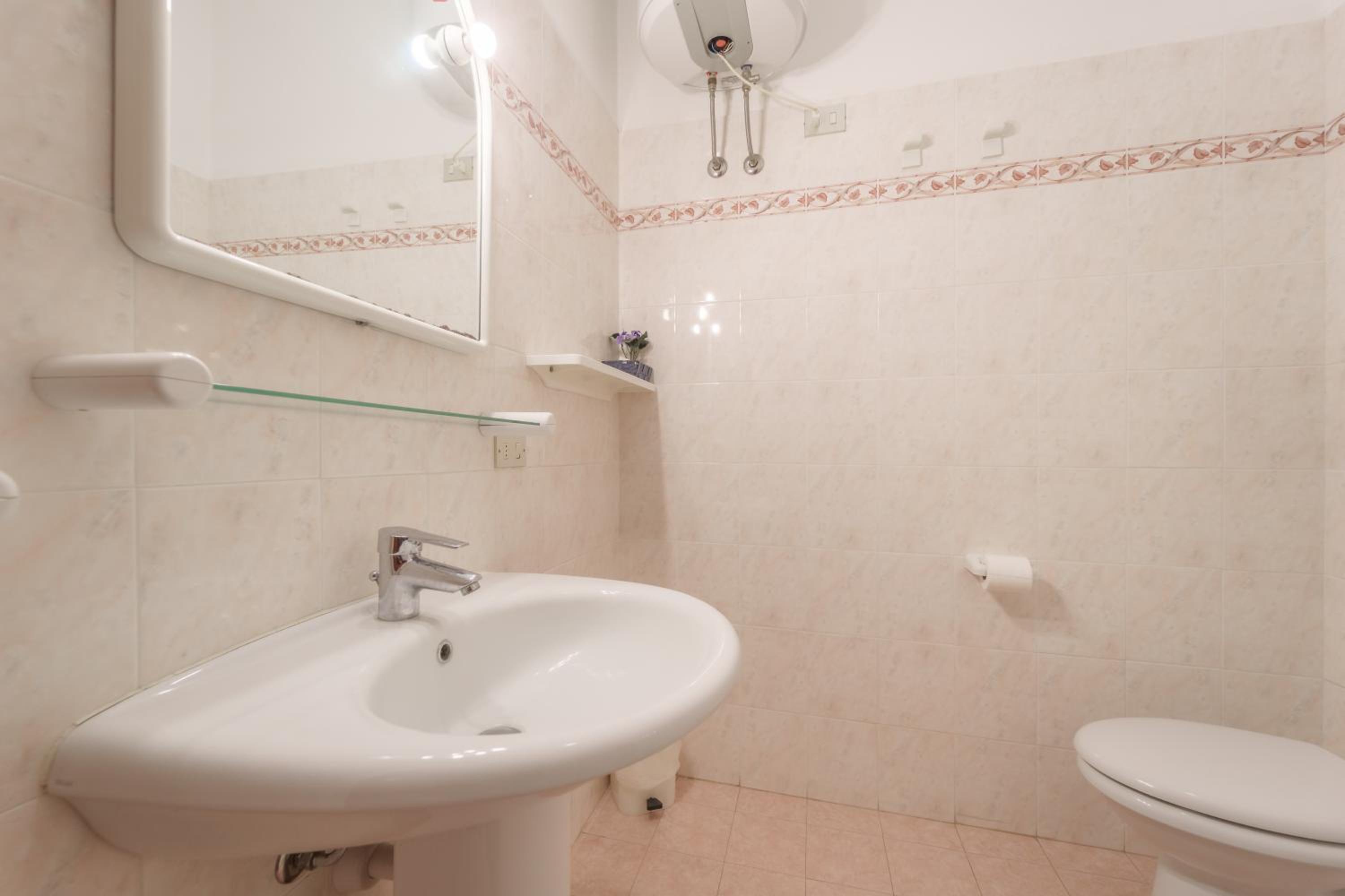 One-Bedroom Apartment with Sea View photo 2