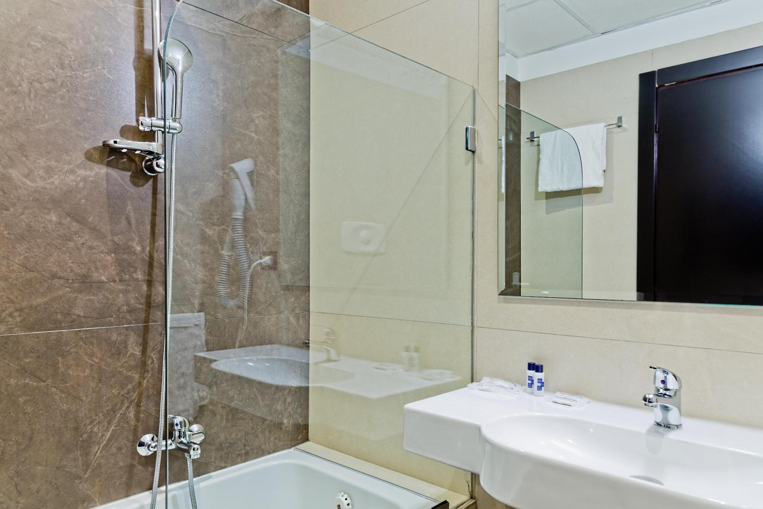 Superior Double Room with Balcony - Photo 6