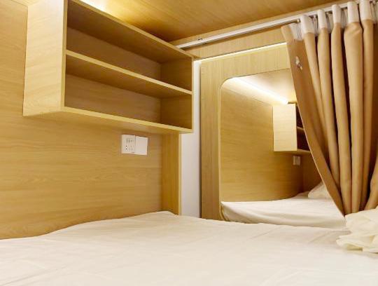 6-Bed Female Dormitory Room photo 1
