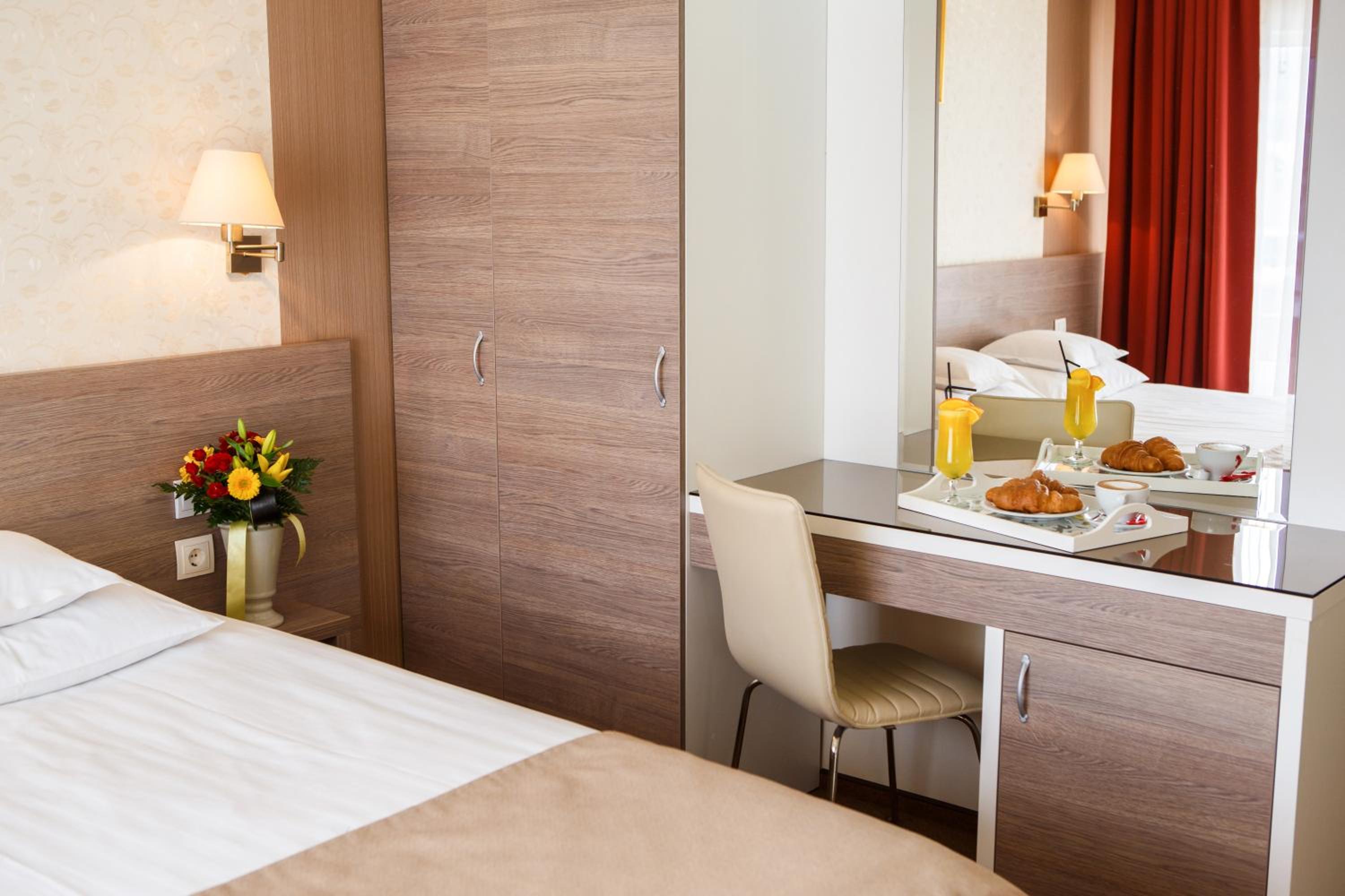 Double or Twin Room photo 2