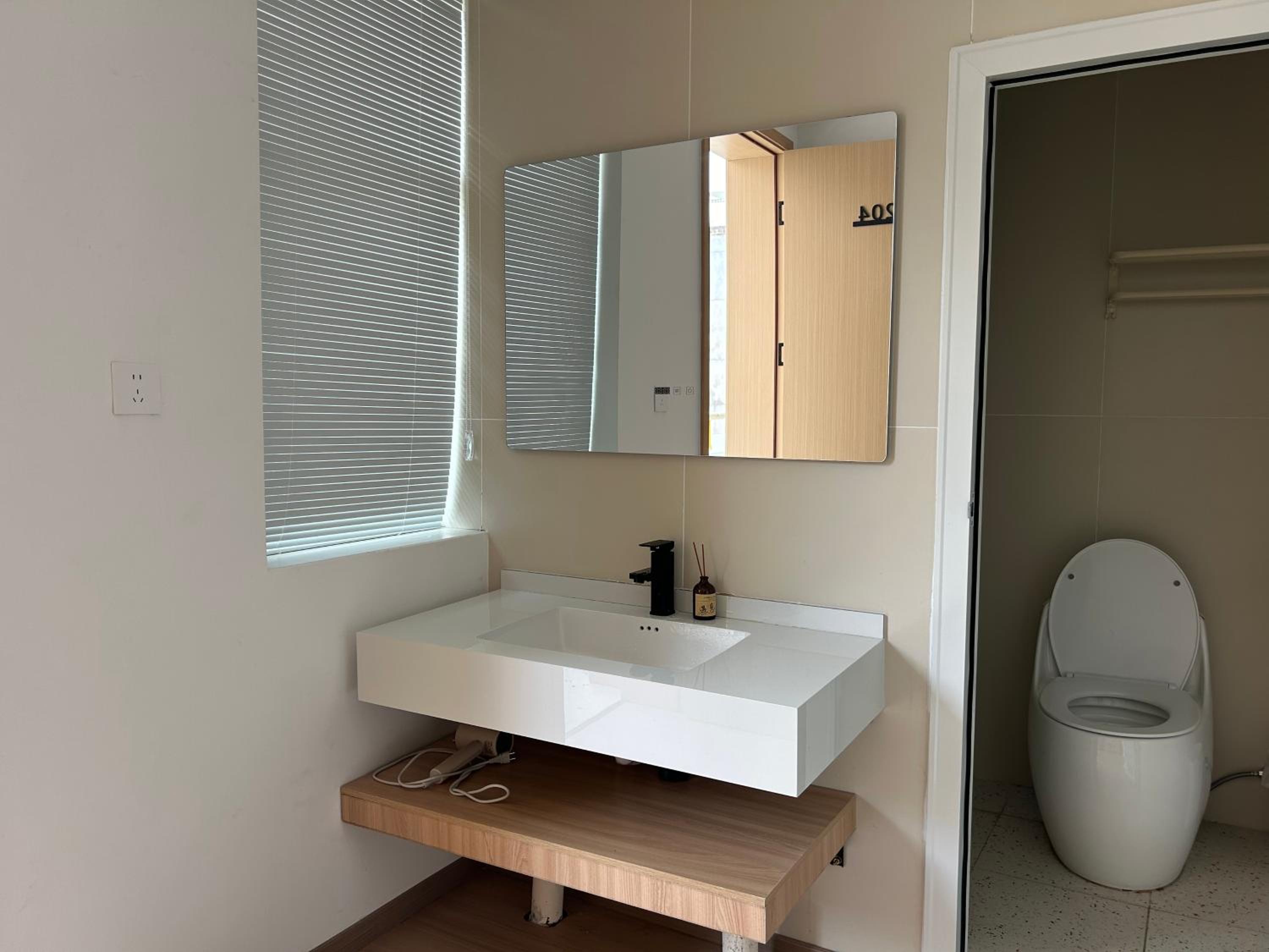 6-Bed Female Dormitory Room photo 3