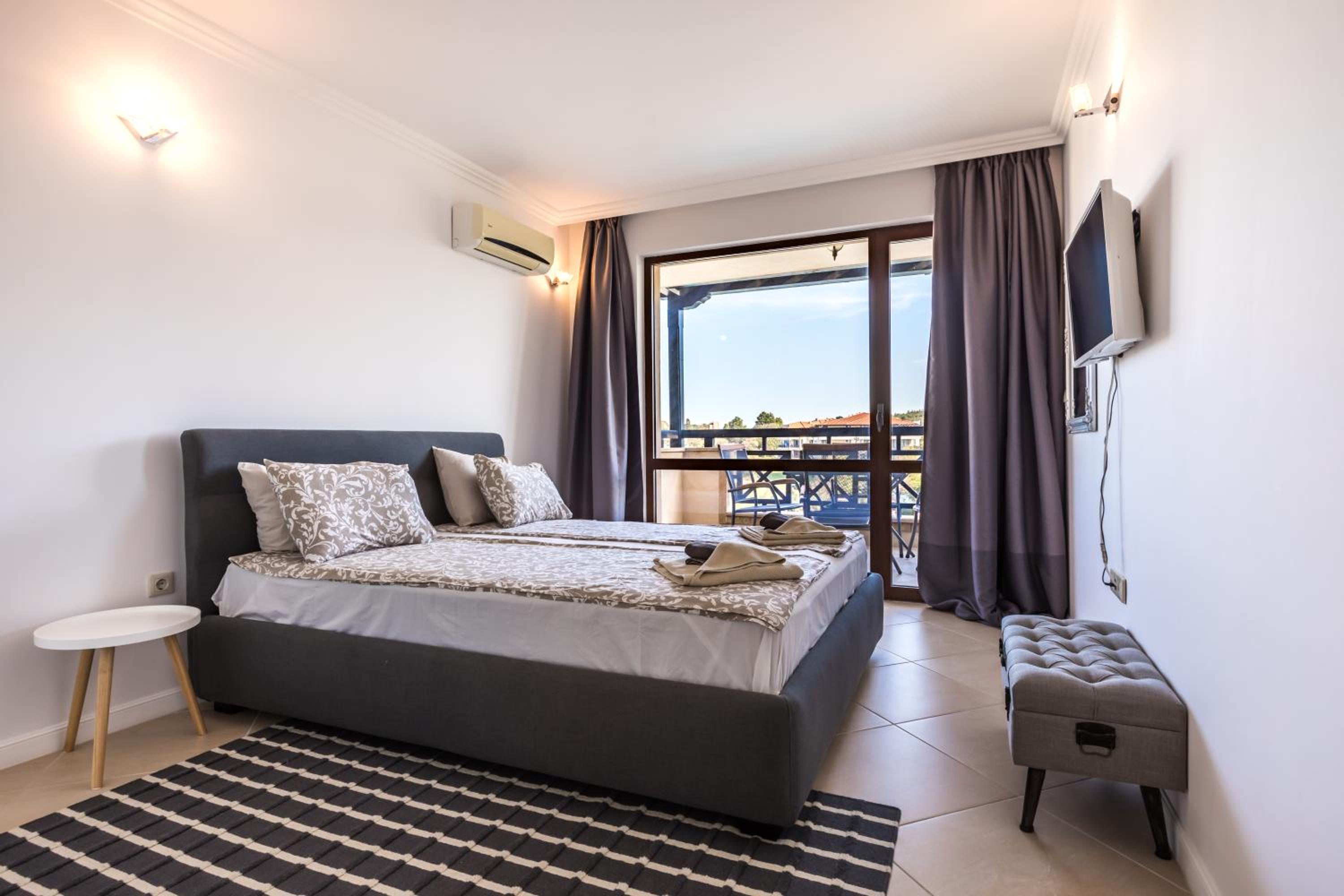 Two-Bedroom Apartment with Sea View photo 1