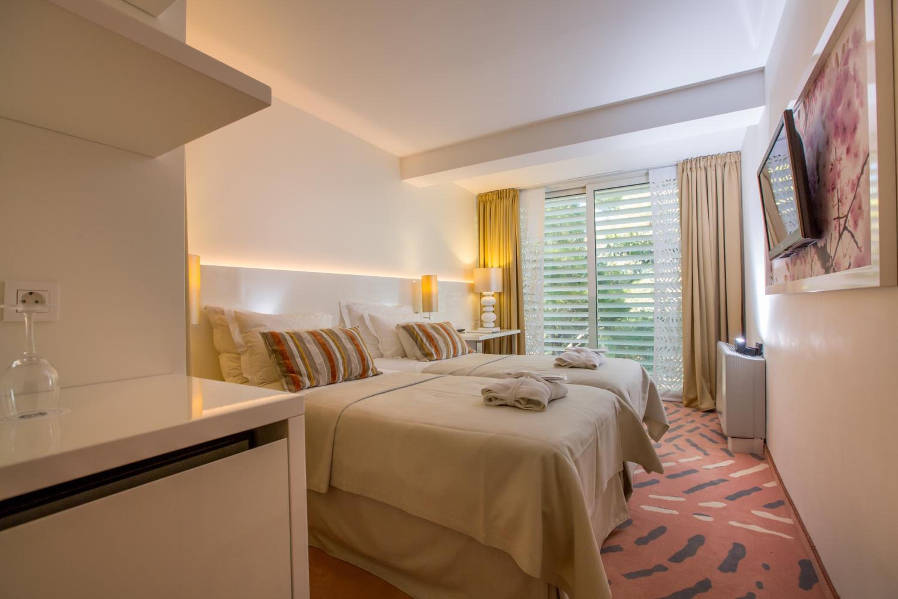 Double or Twin Room with Courtyard View photo 2