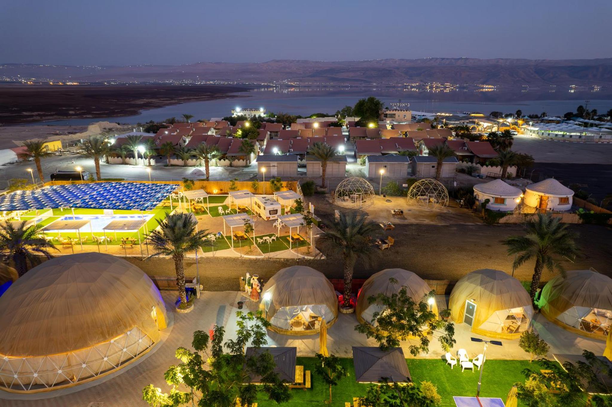 Deluxe Family Tent  - Photo 12
