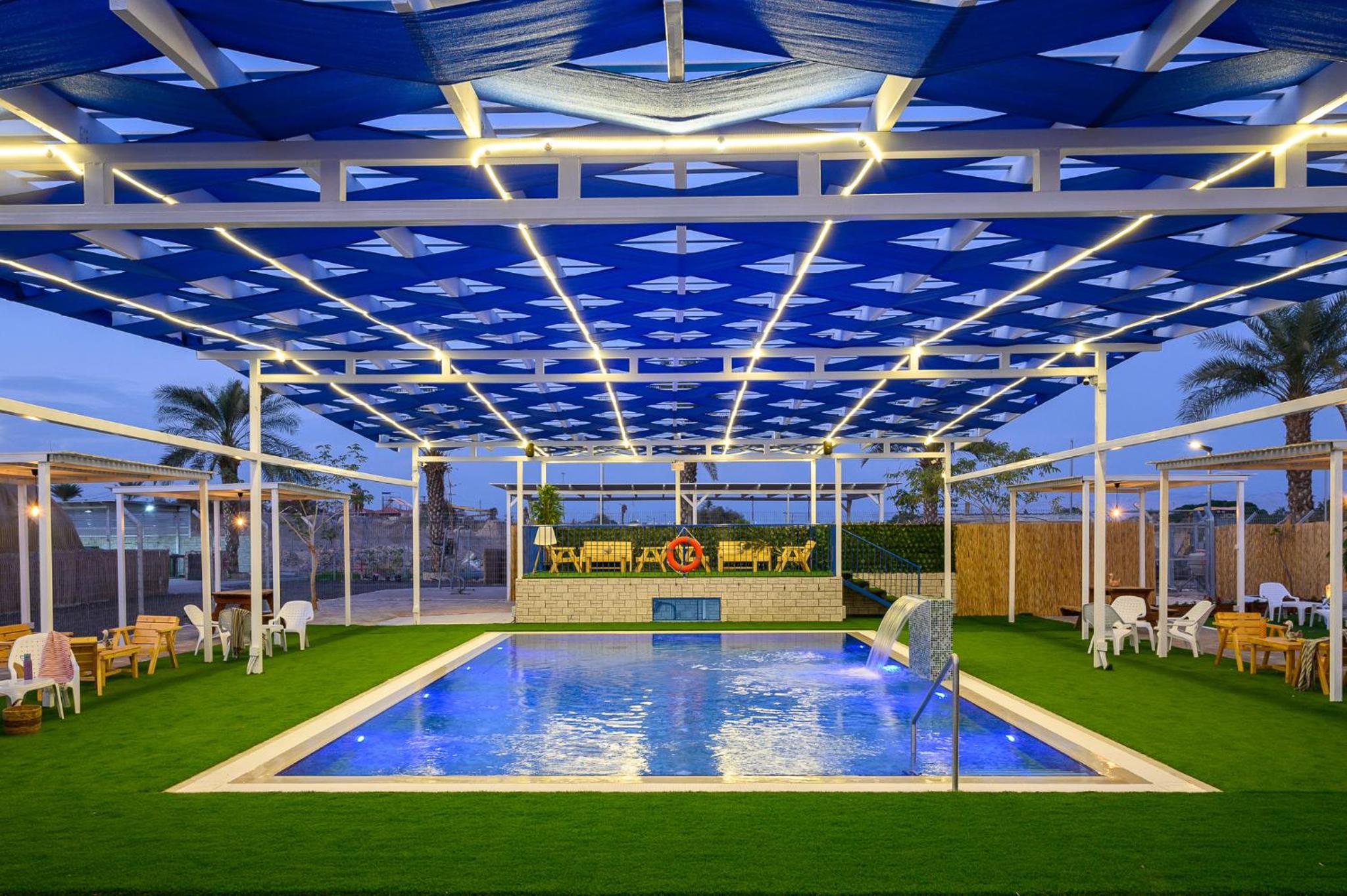 Deluxe Family Tent  - Photo 10