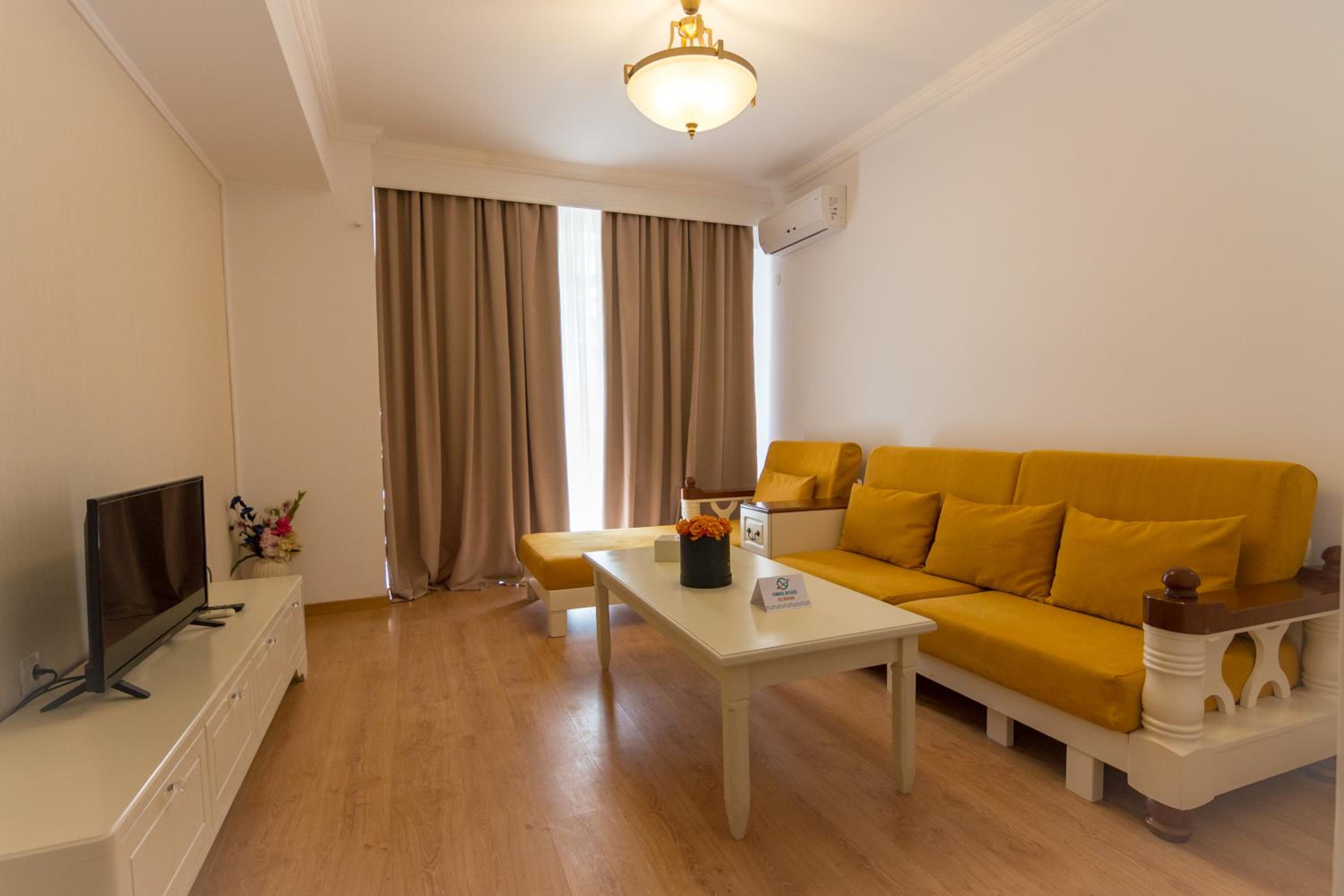 Apartment with Balcony photo 3