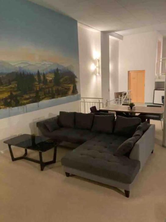 Five-Bedroom House photo 1