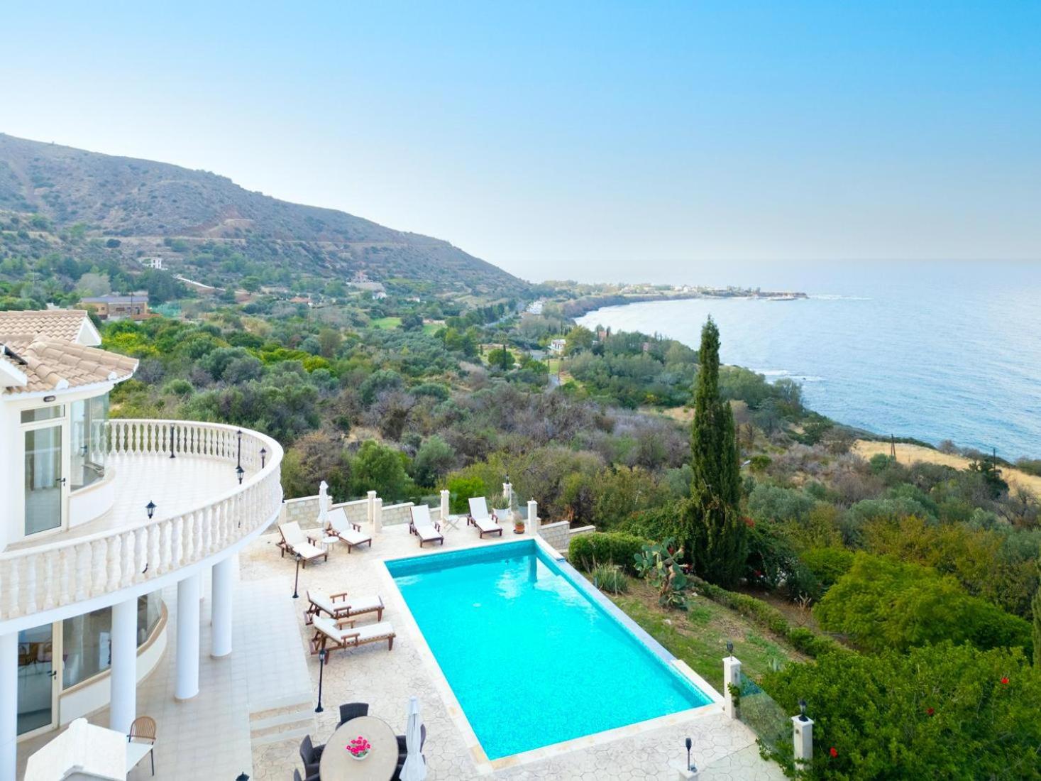 Villa photo 2