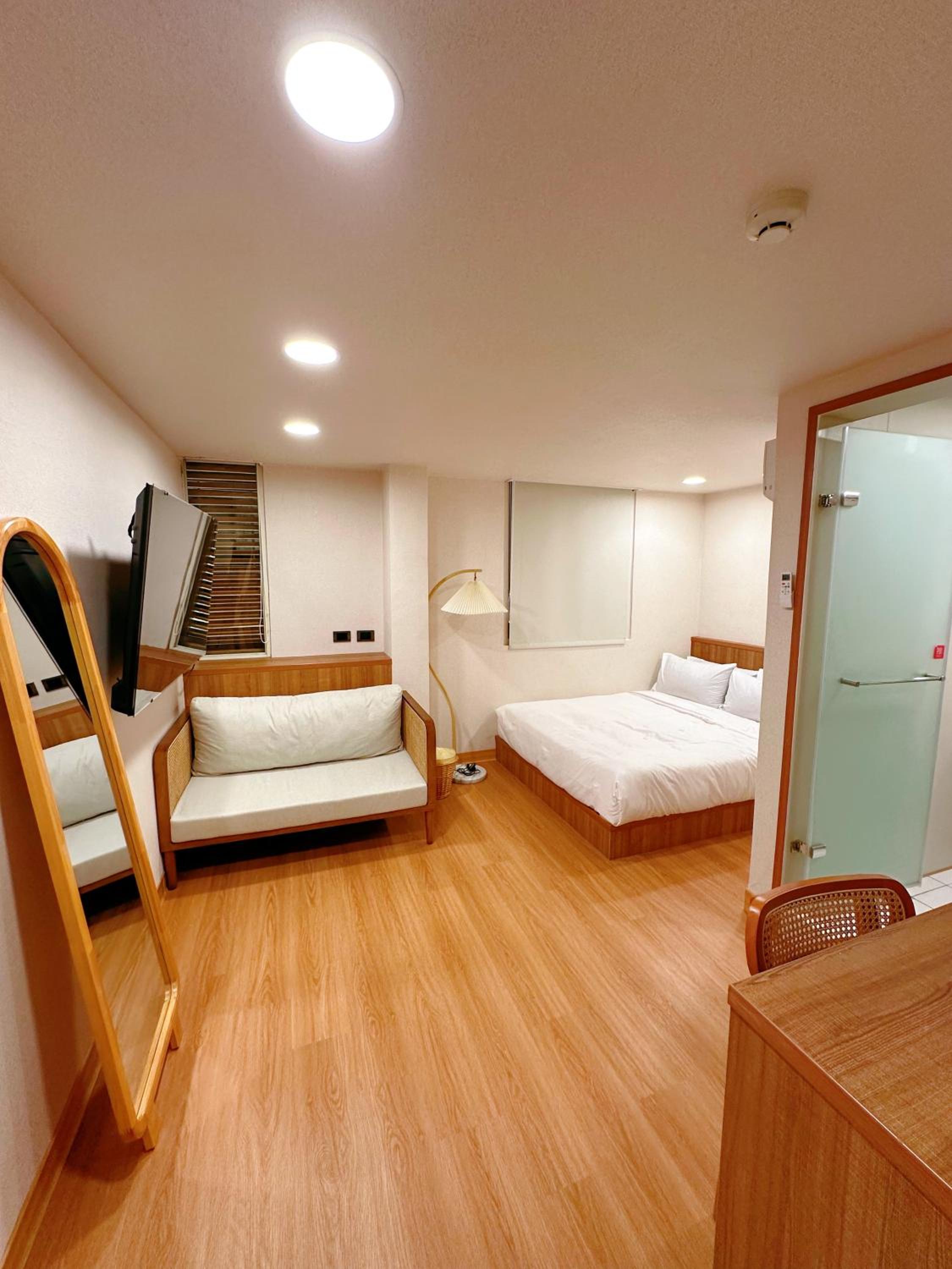 Deluxe Double Room with Shower