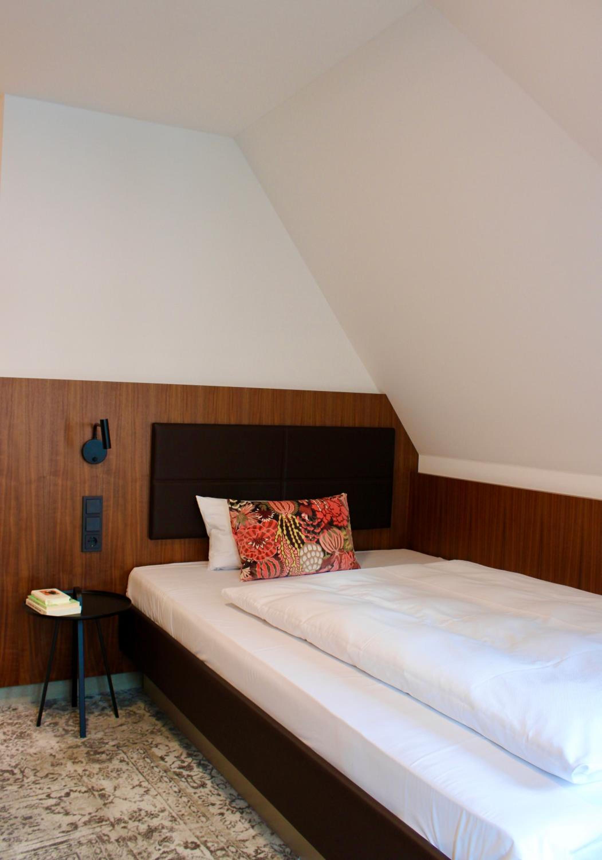 Queen Room photo 1