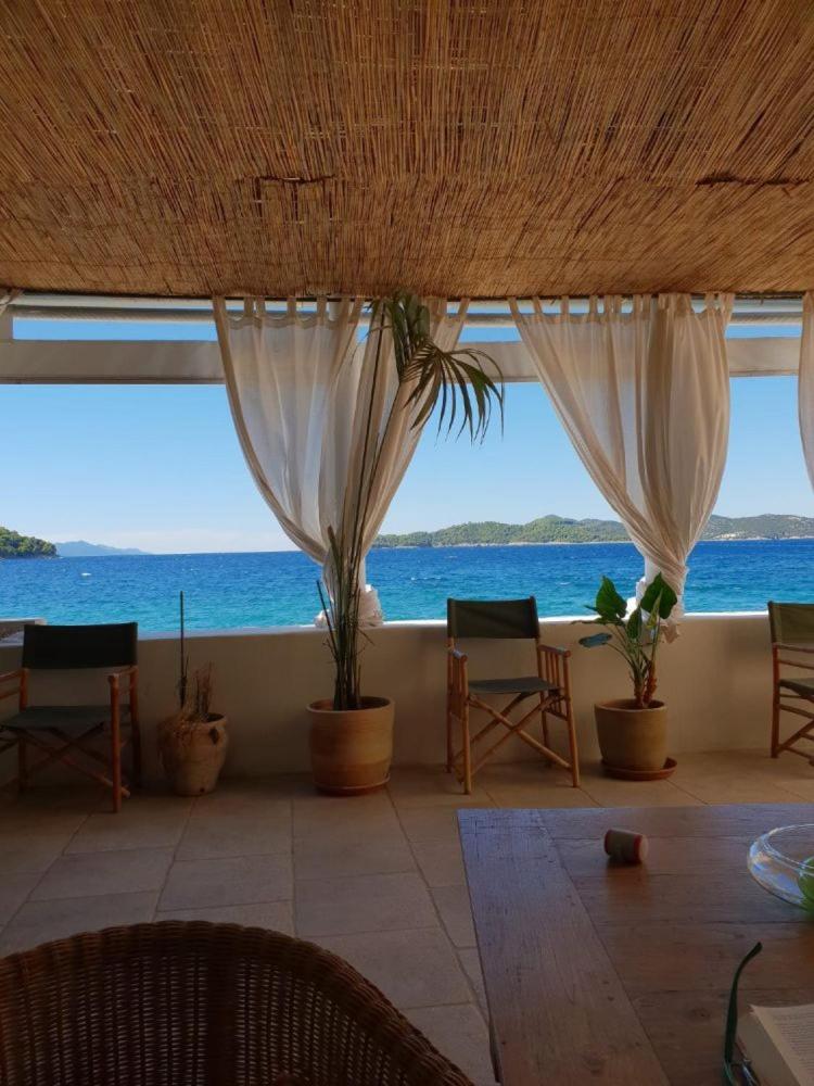 Villa - Beach Front photo 2