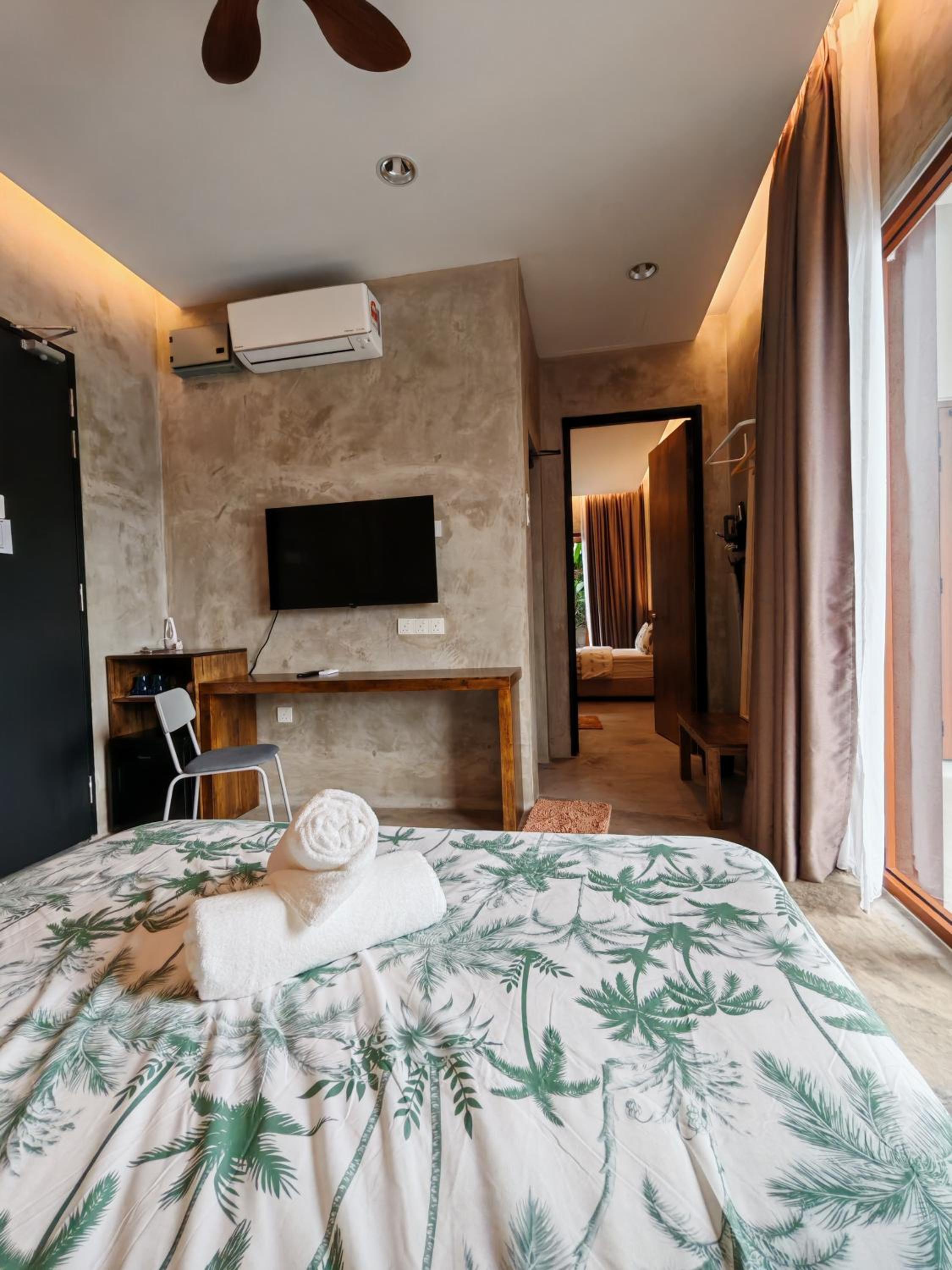 Two-Bedroom Suite - Photo 2