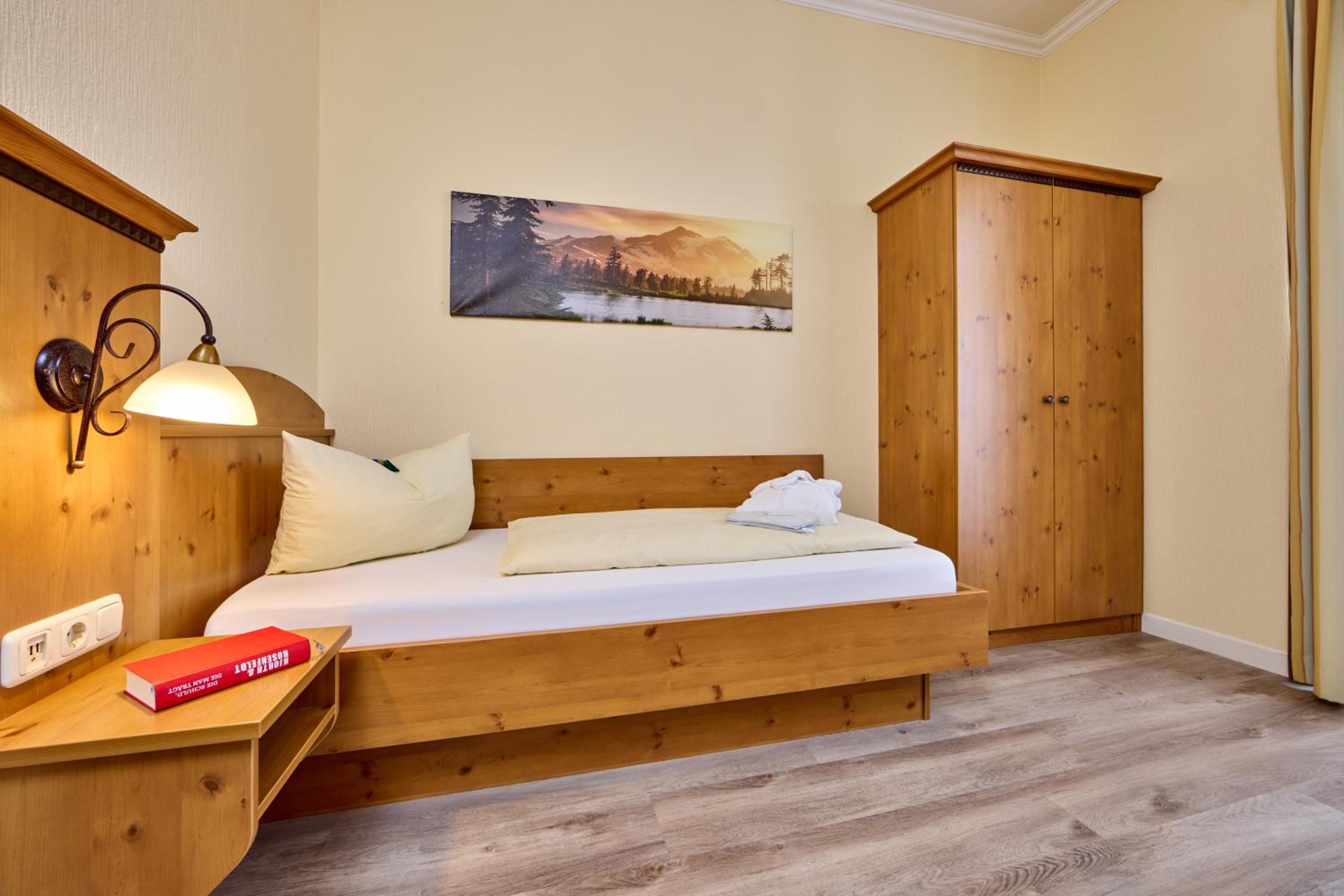Special Offer - Single Room with New Year's Package photo 3