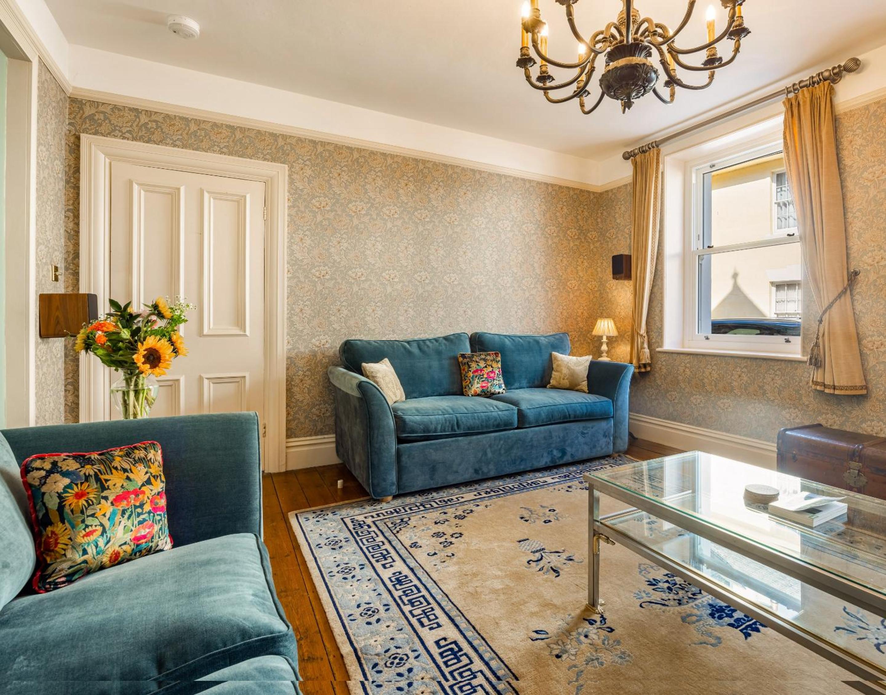 Deluxe Two-Bedroom Apartment with Garden View photo 3