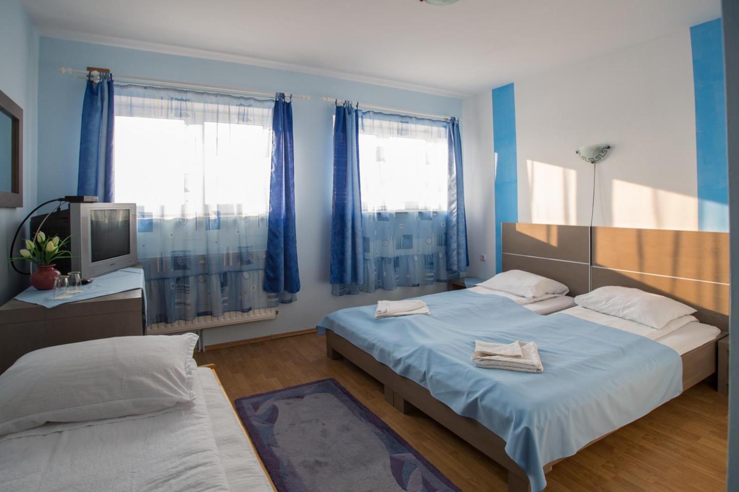 Triple Room with Private Bathroom photo 1