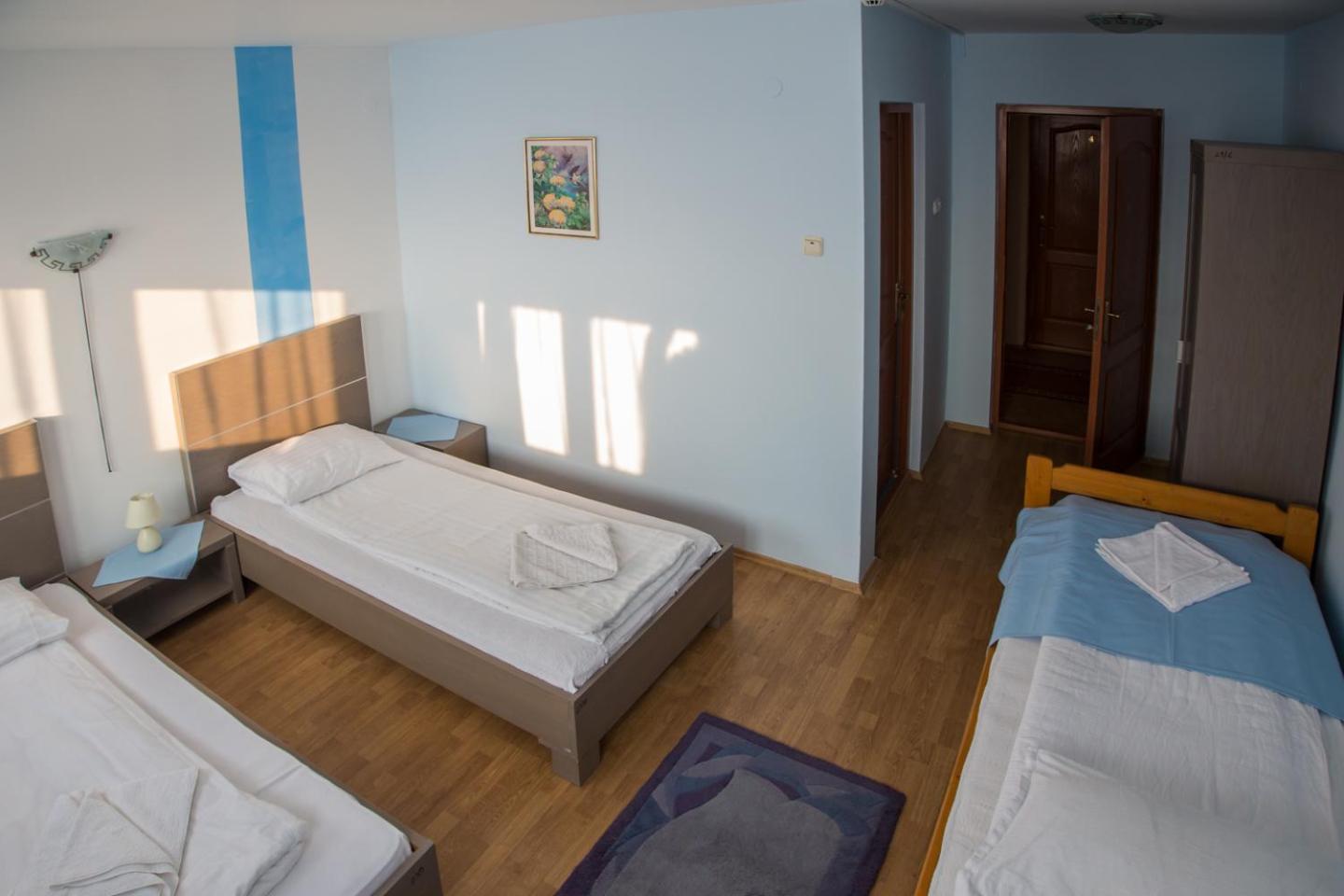 Triple Room with Private Bathroom photo 2