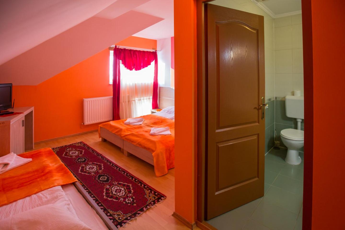 Double Room with Private Bathroom photo 3