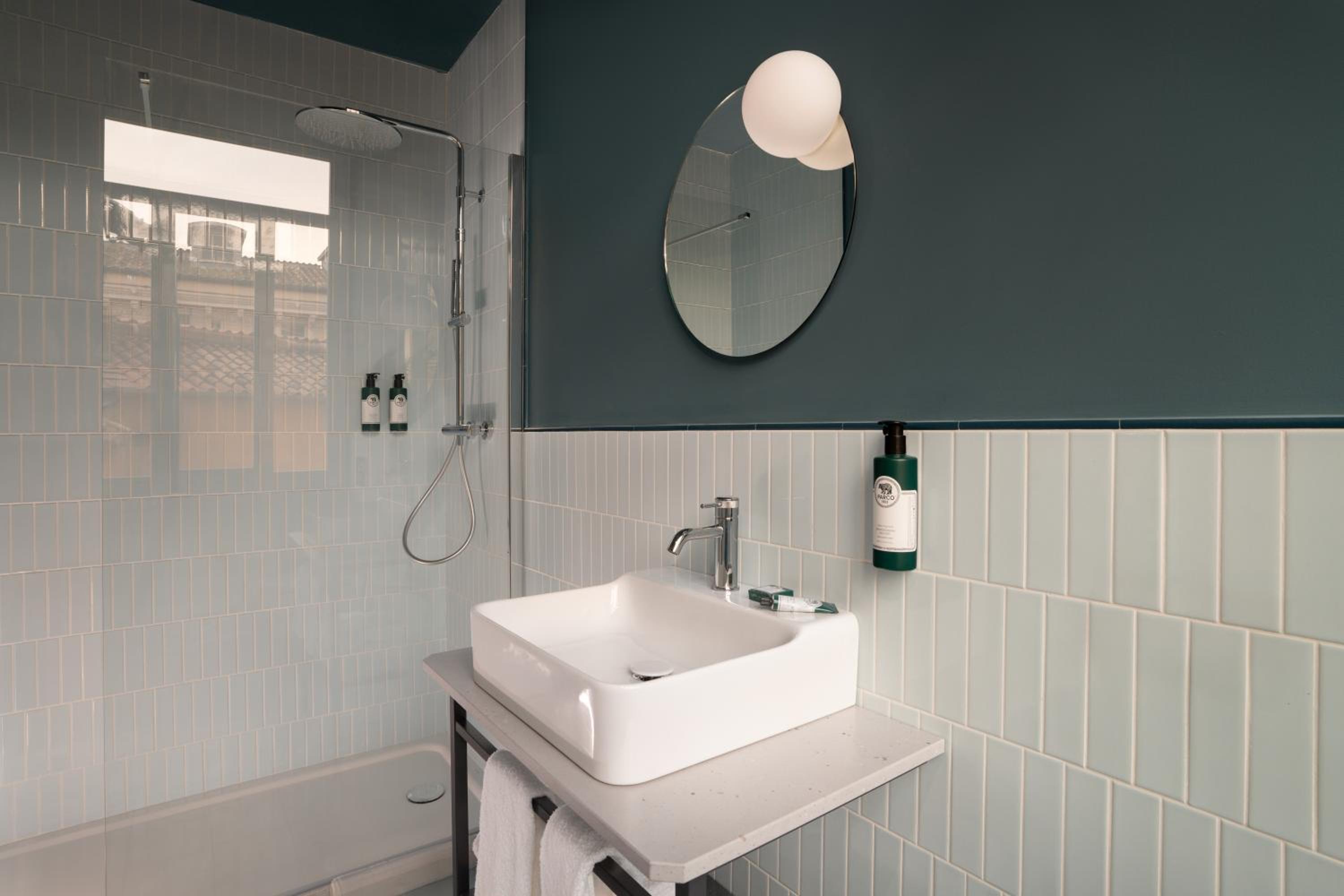 Standard Double or Twin Room photo 2