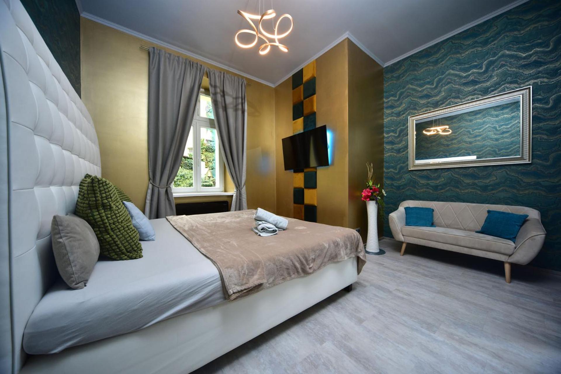 Deluxe One-Bedroom Apartment