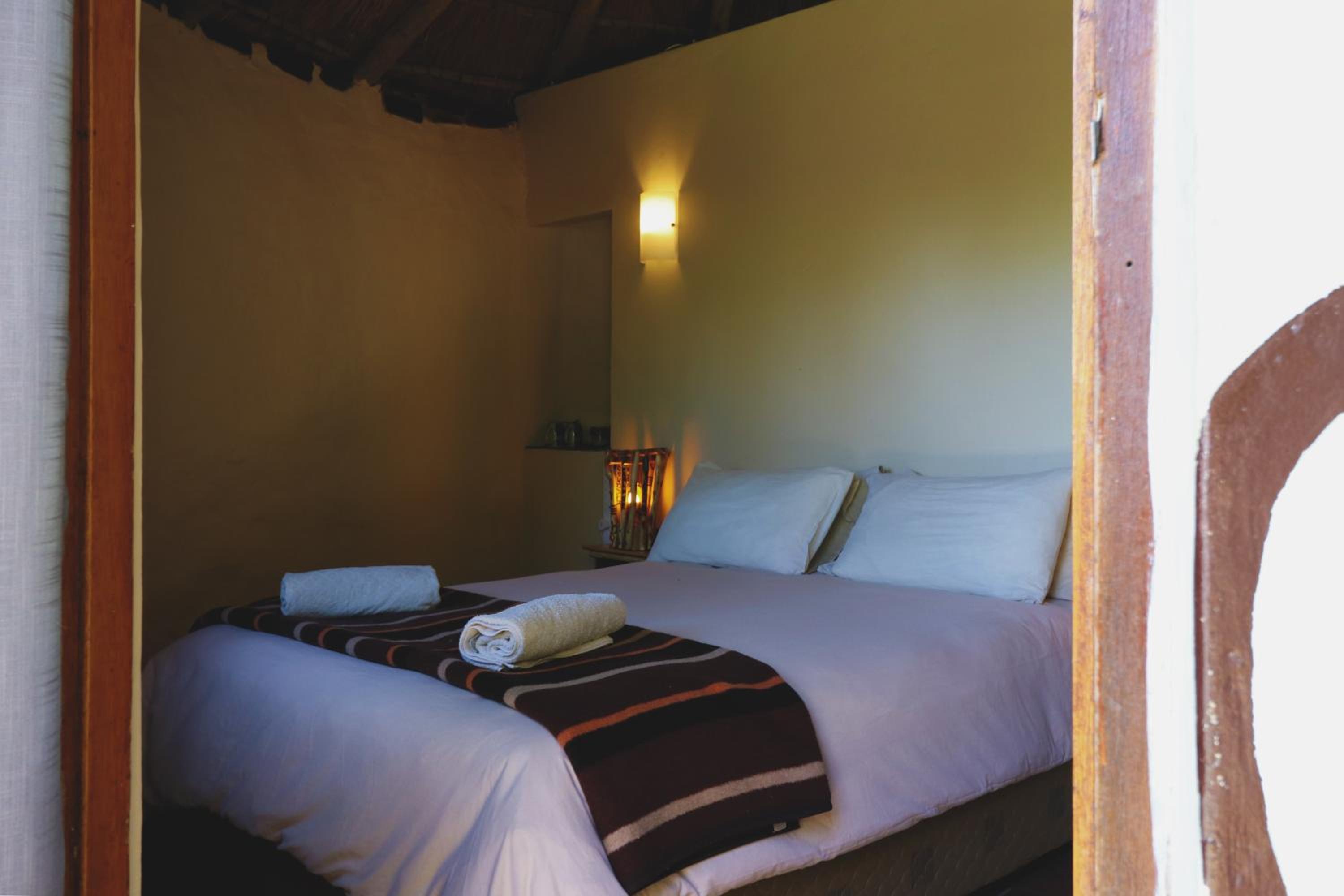 Double Room with Private Bathroom - Photo 10