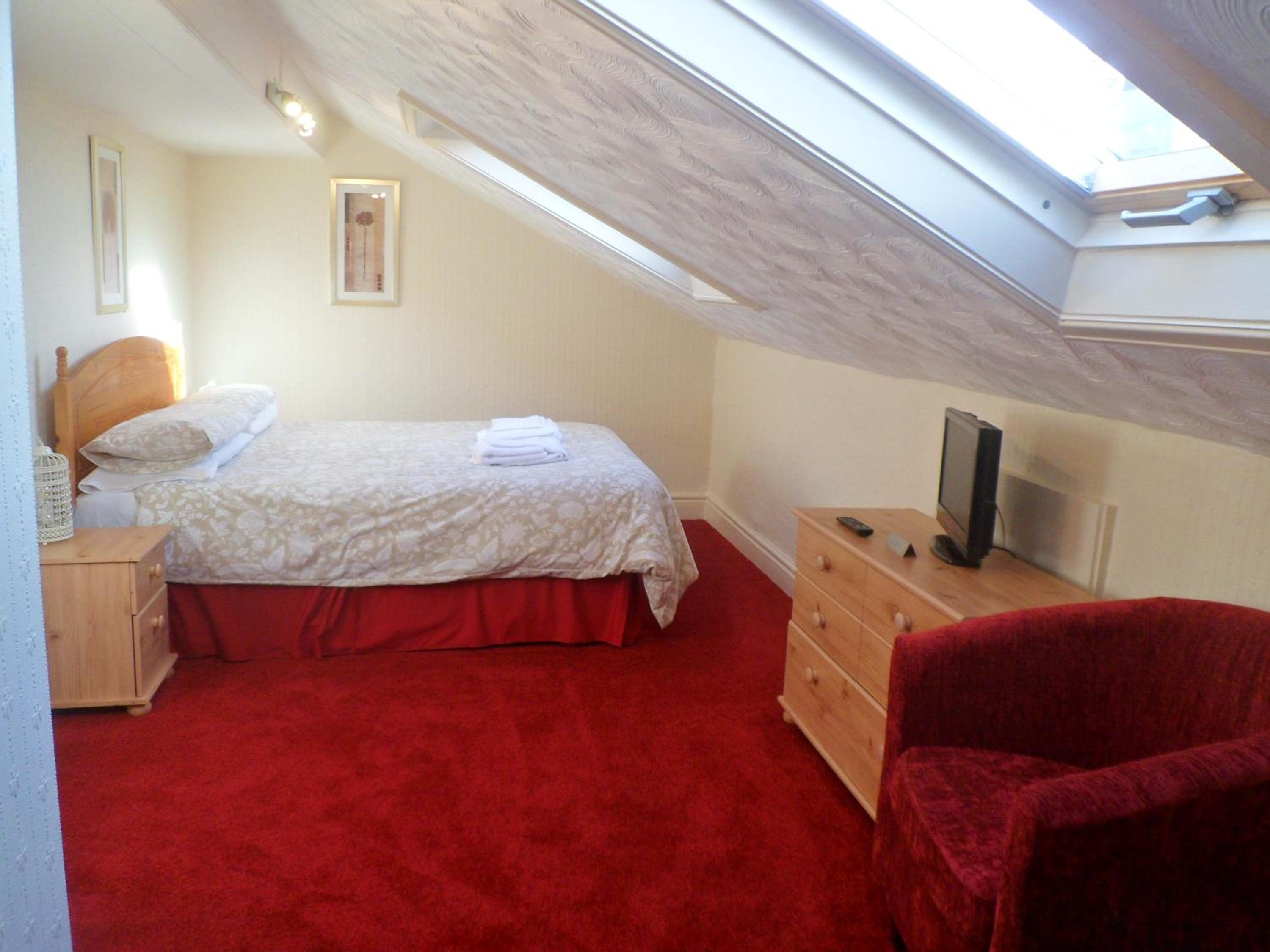 Basic Double Room with Shared Bathroom photo 3
