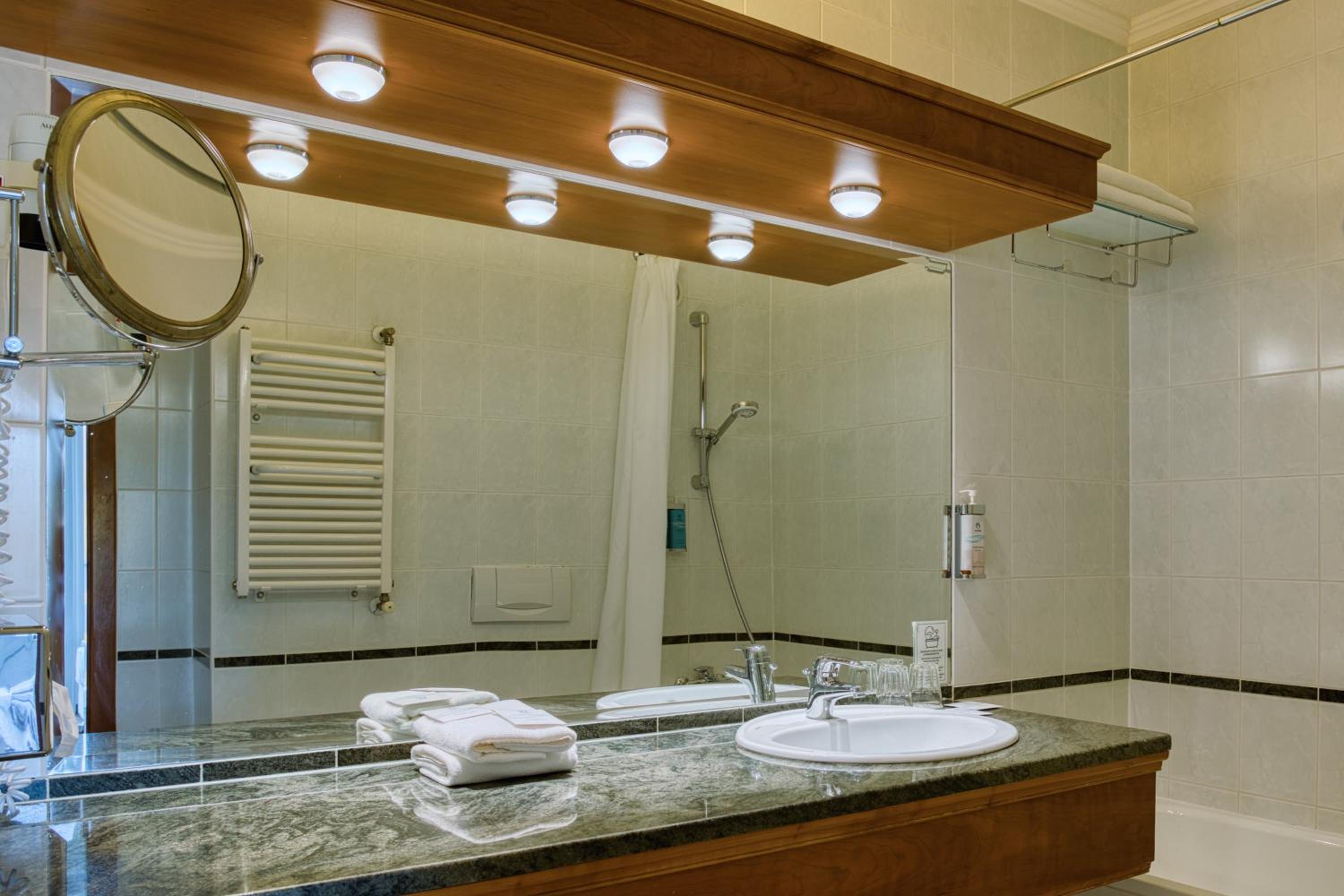 Suite with Wellness and Fitness Access thumbnail 6