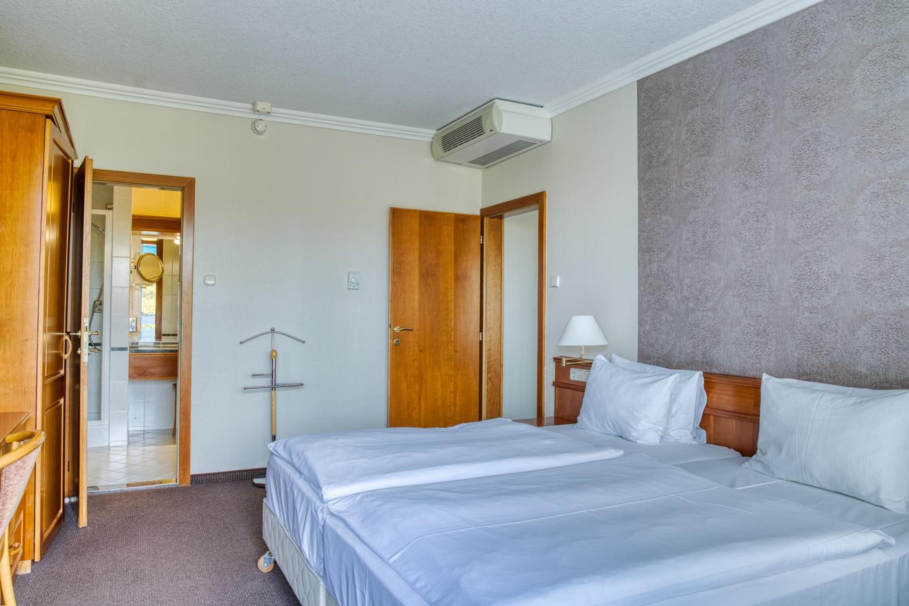 Suite with Wellness and Fitness Access