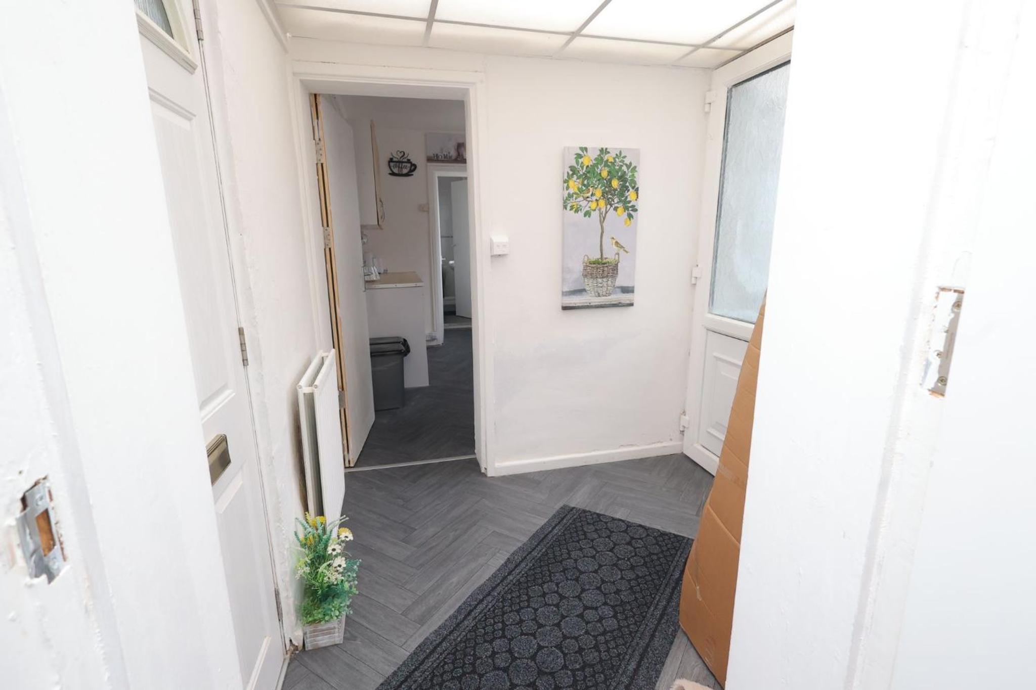 Double Room With Shared Bathroom photo 2