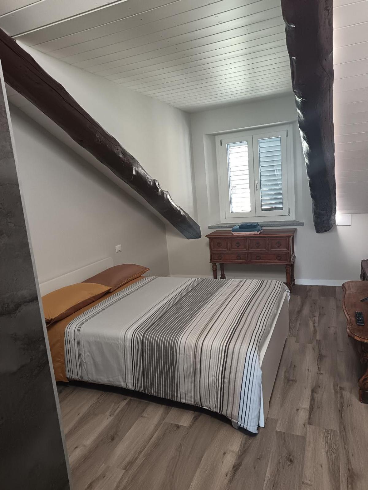 Deluxe One-Bedroom Apartment