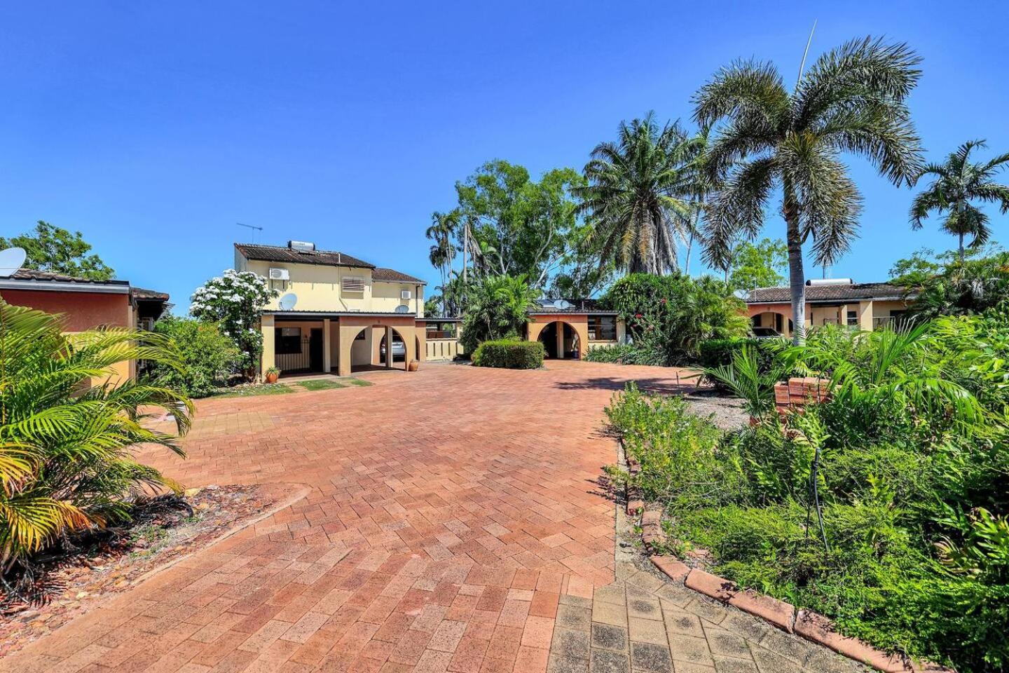 Three-Bedroom Villa photo 3