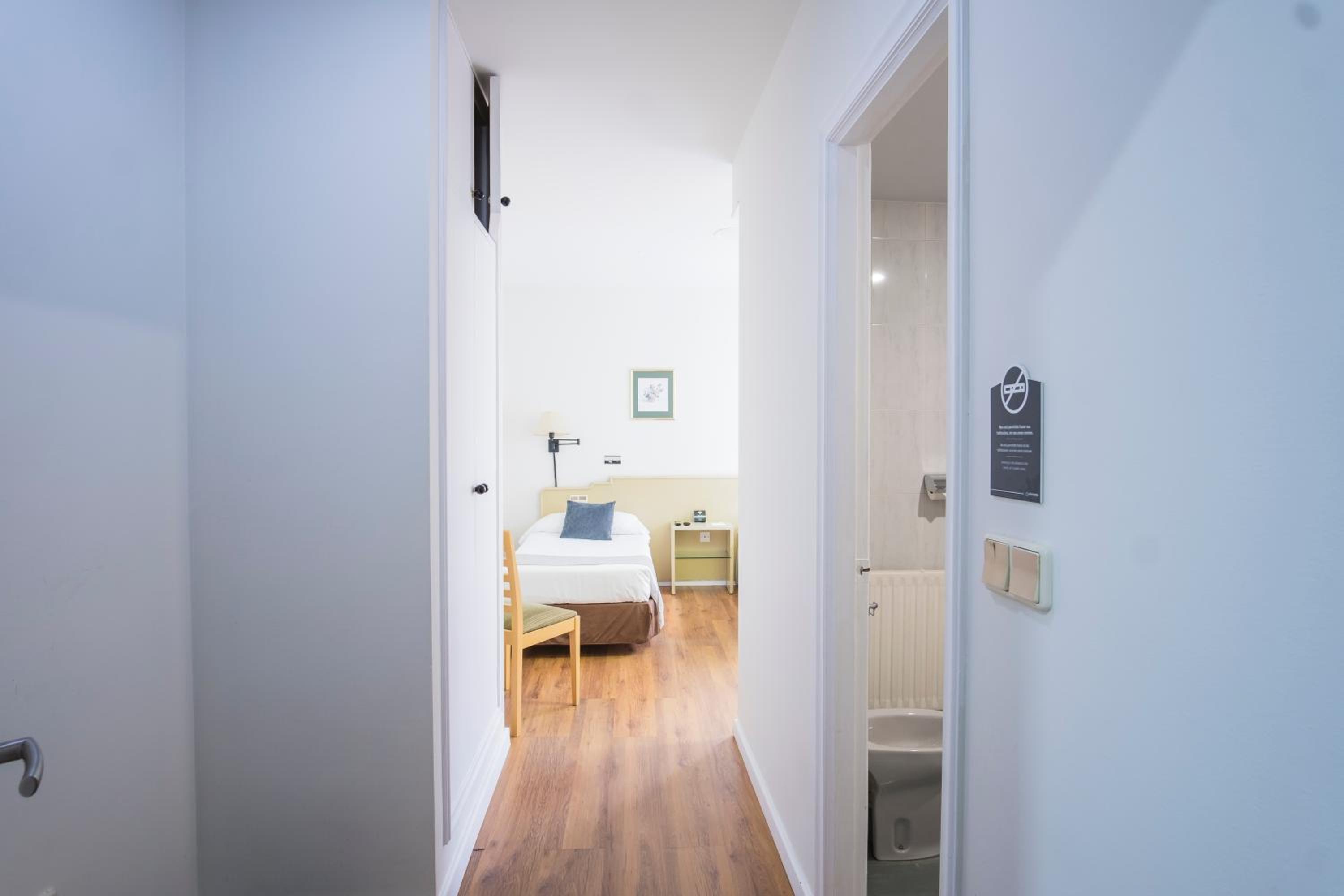 Economy Double or Twin Room photo 3