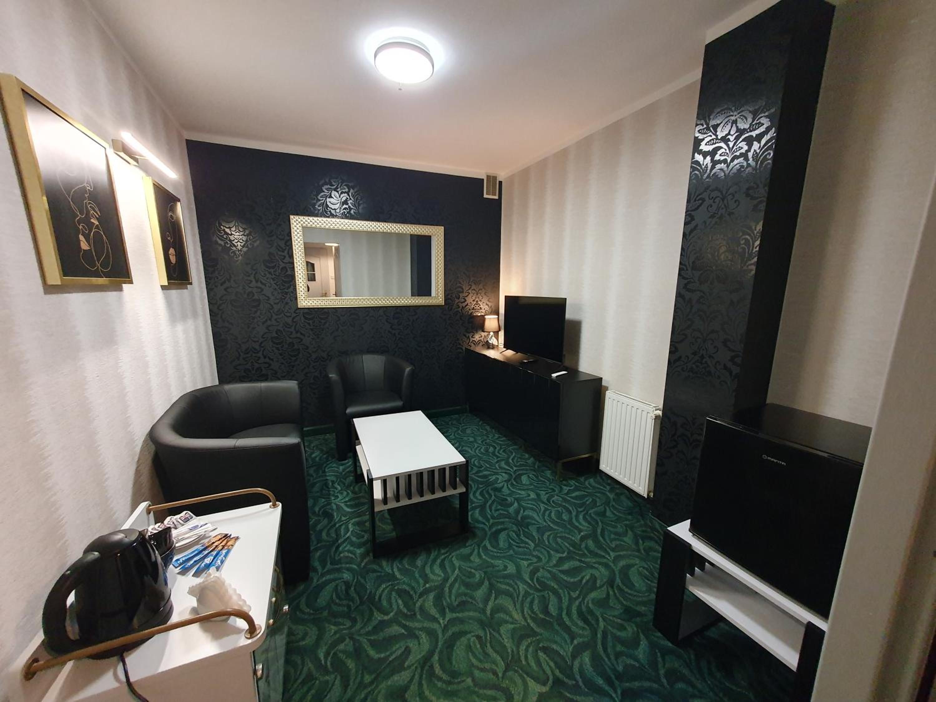 Deluxe Suite - Photo 10