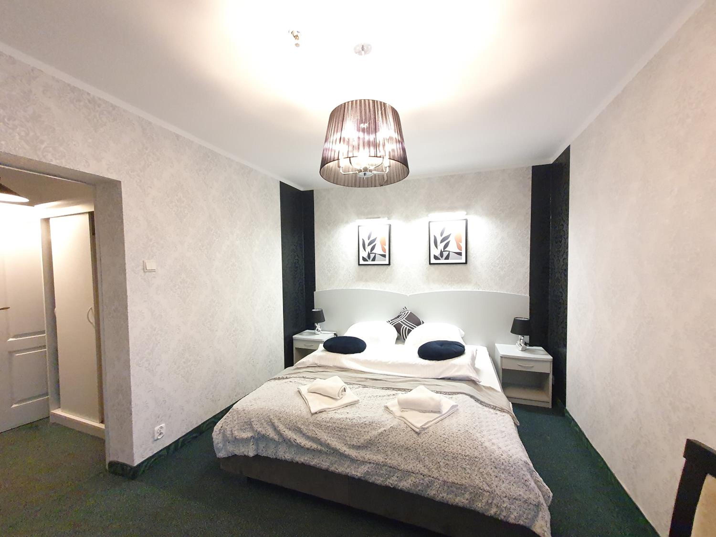 Deluxe Suite - Photo 11