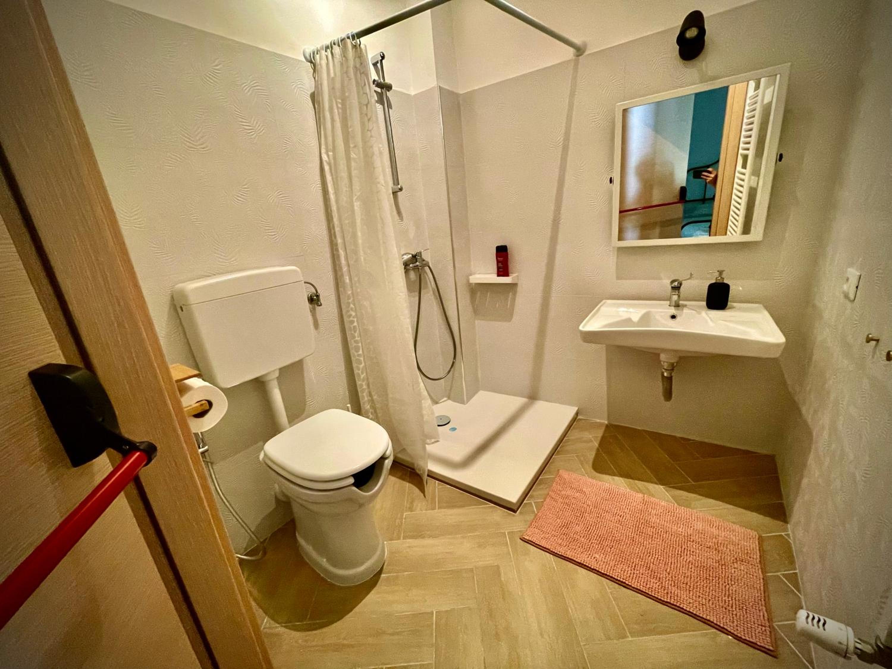 Double Room - Disability Access photo 2