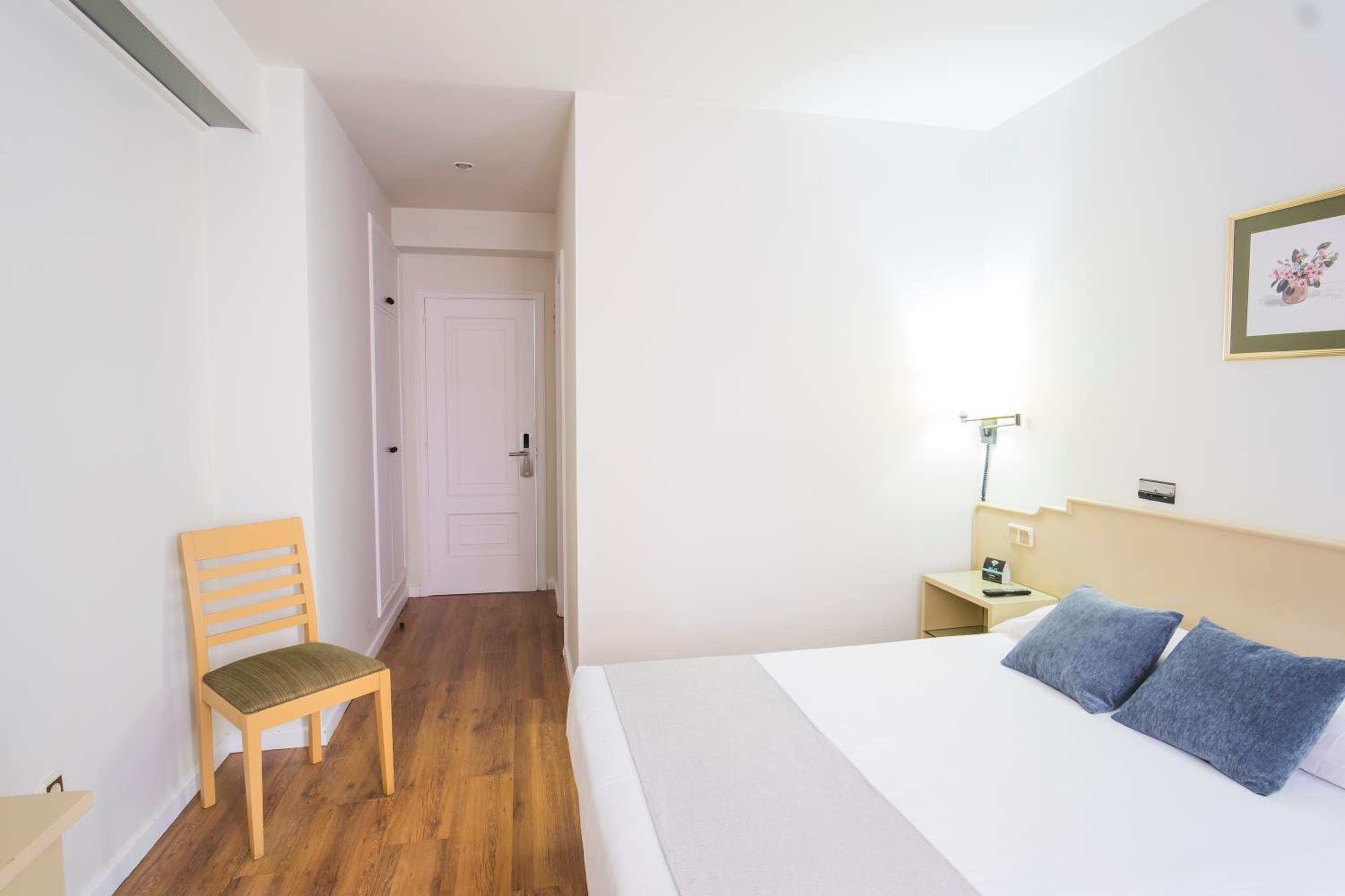 Standard Double or Twin Room photo 2
