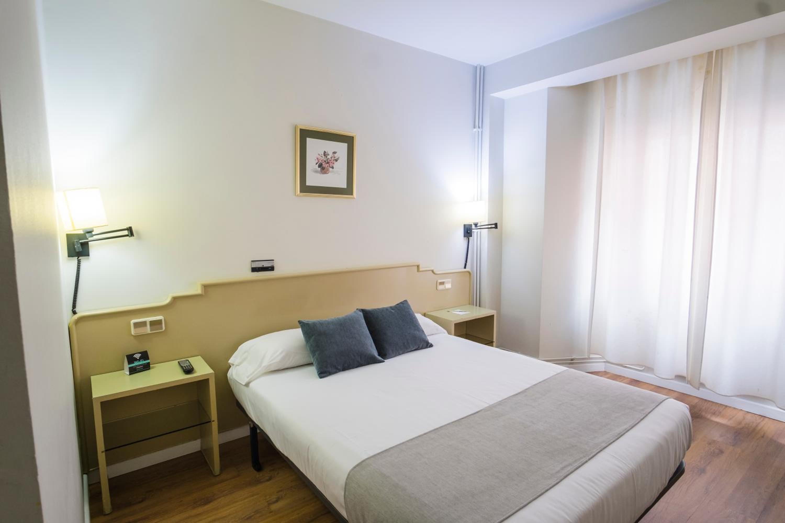 Standard Double or Twin Room photo 3