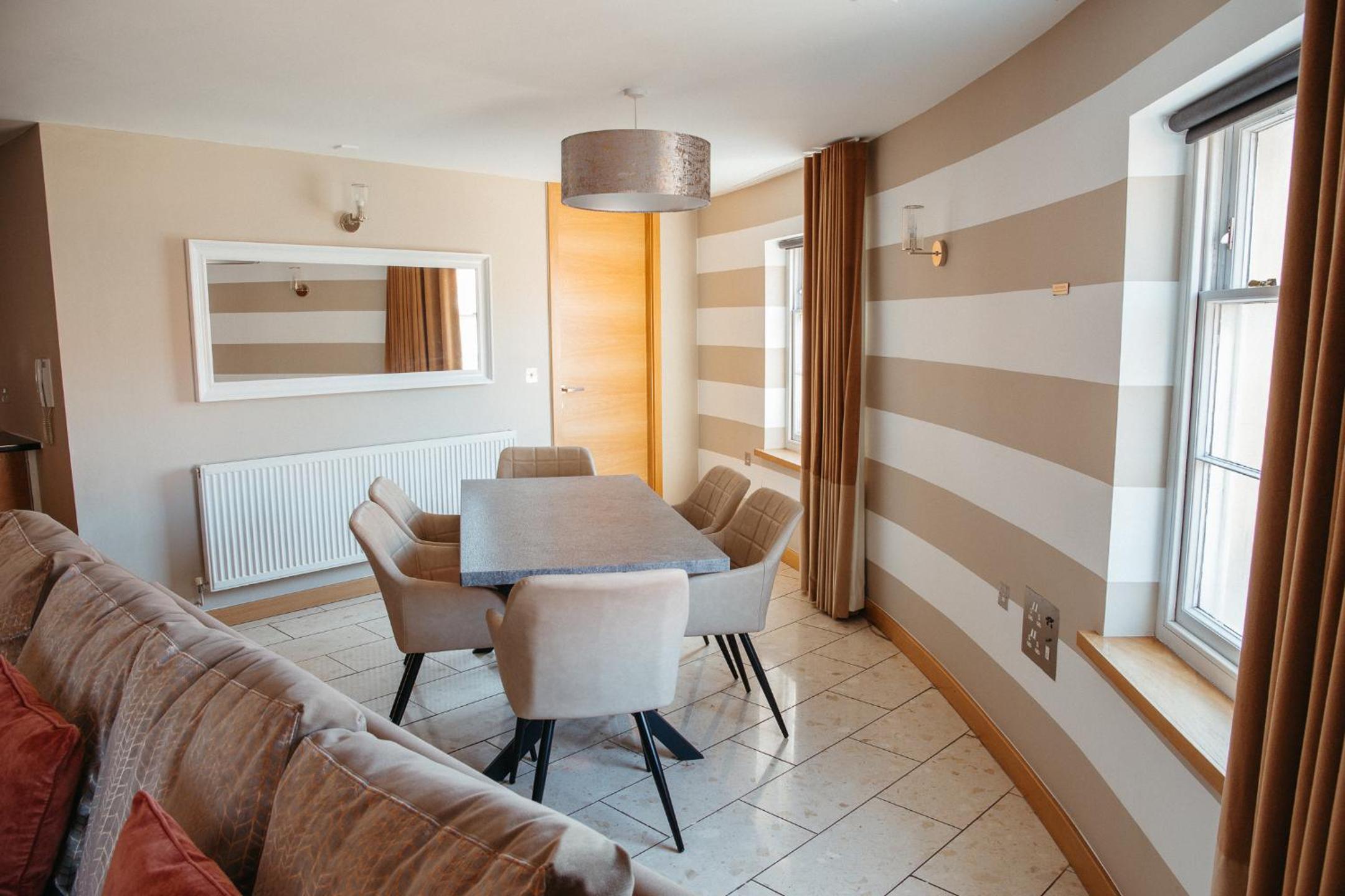 Large Superior 2 Bedroom Apartment - Photo 14