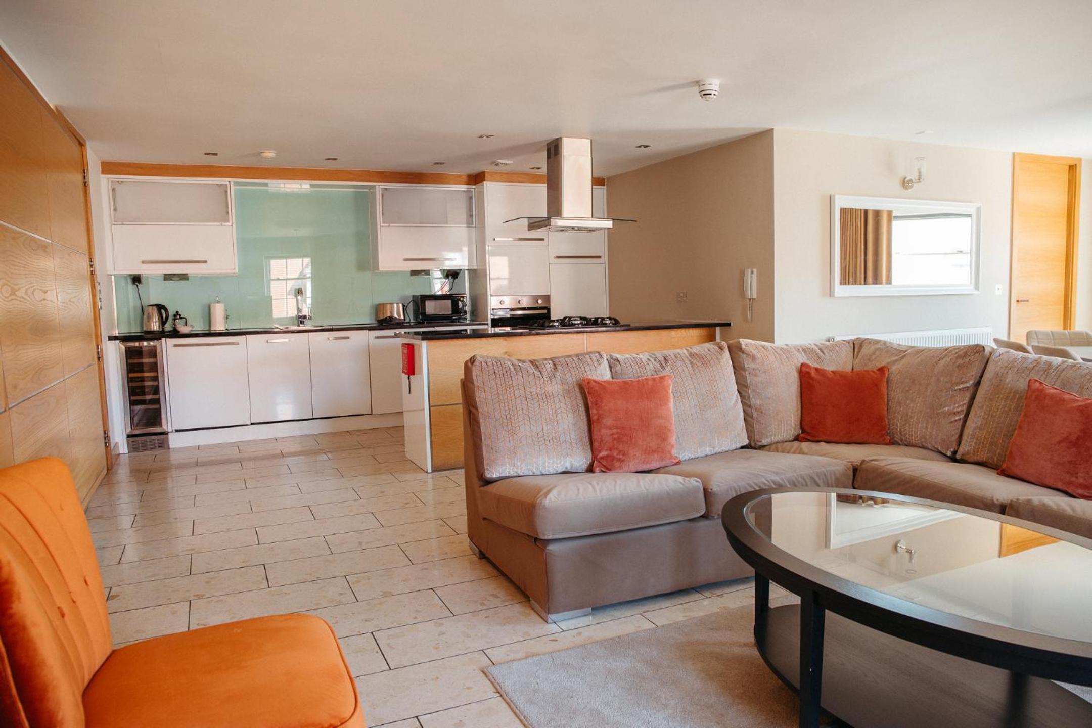 Large Superior 2 Bedroom Apartment - Photo 13