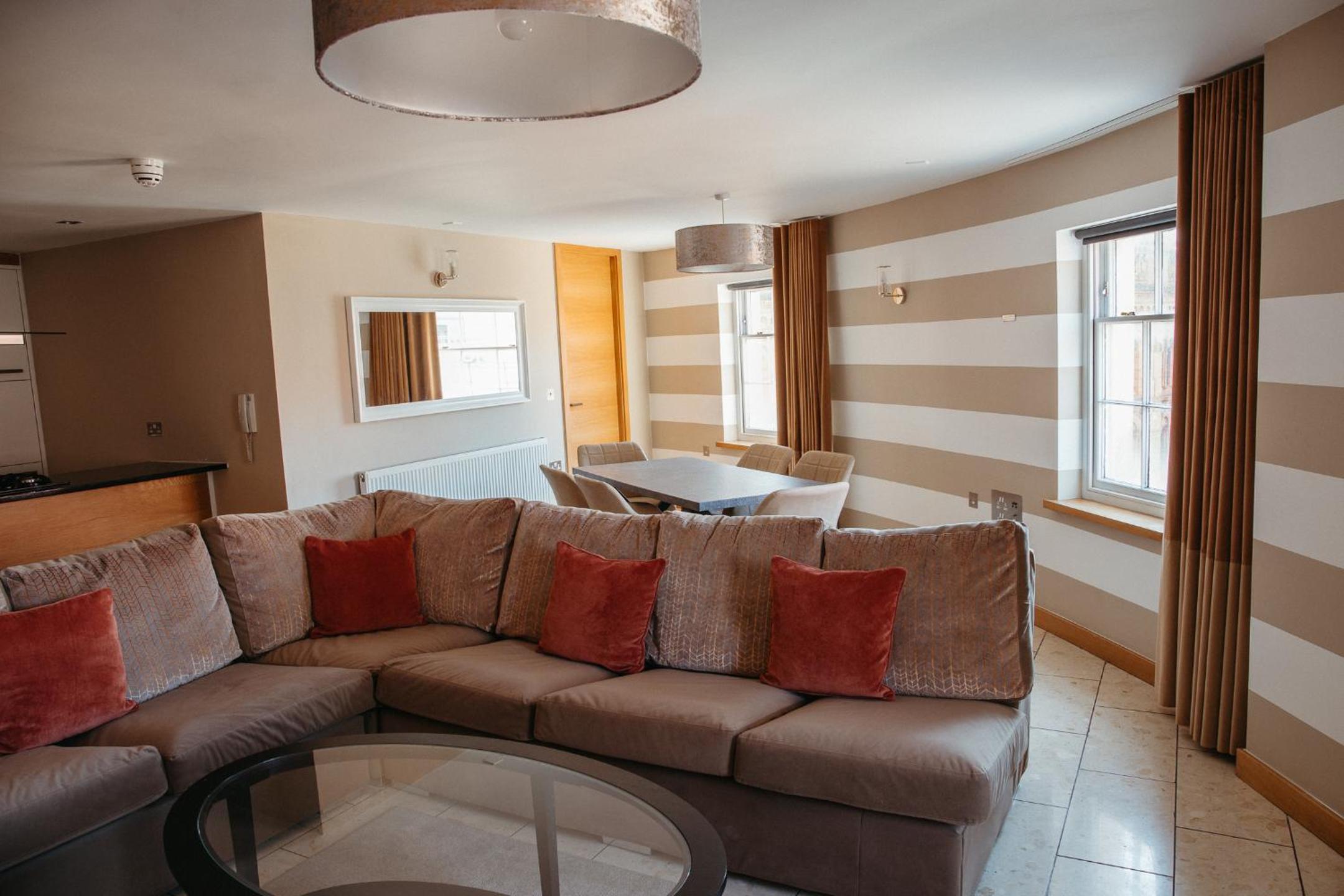 Large Superior 2 Bedroom Apartment - Photo 11