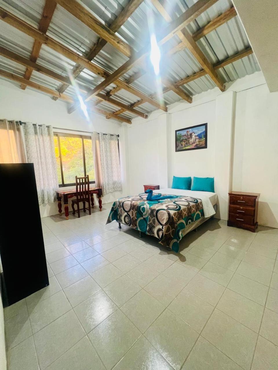 Double Room with Shared Bathroom photo 3