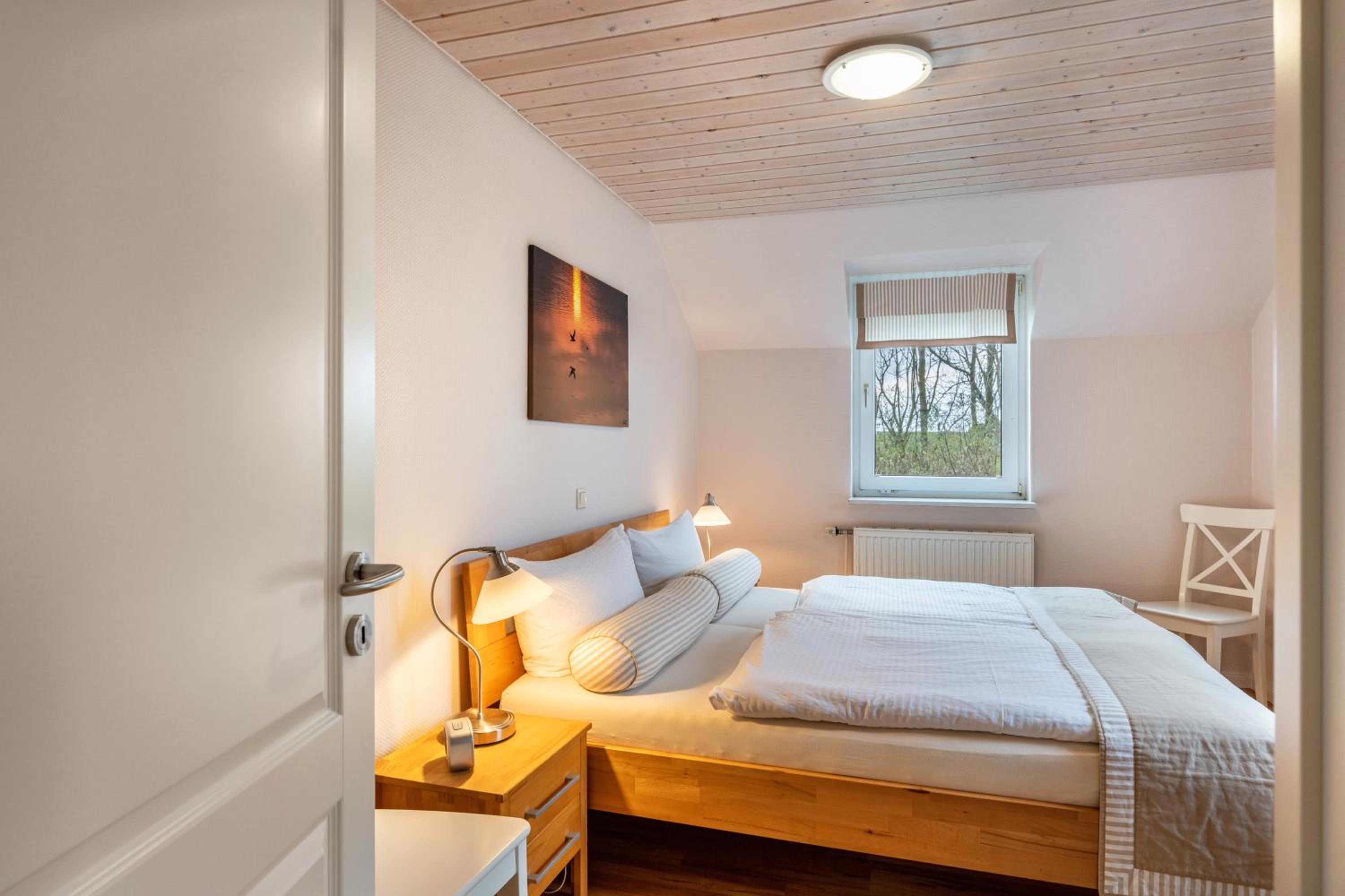 Two-Bedroom Deluxe Apartment with Garden View photo 2