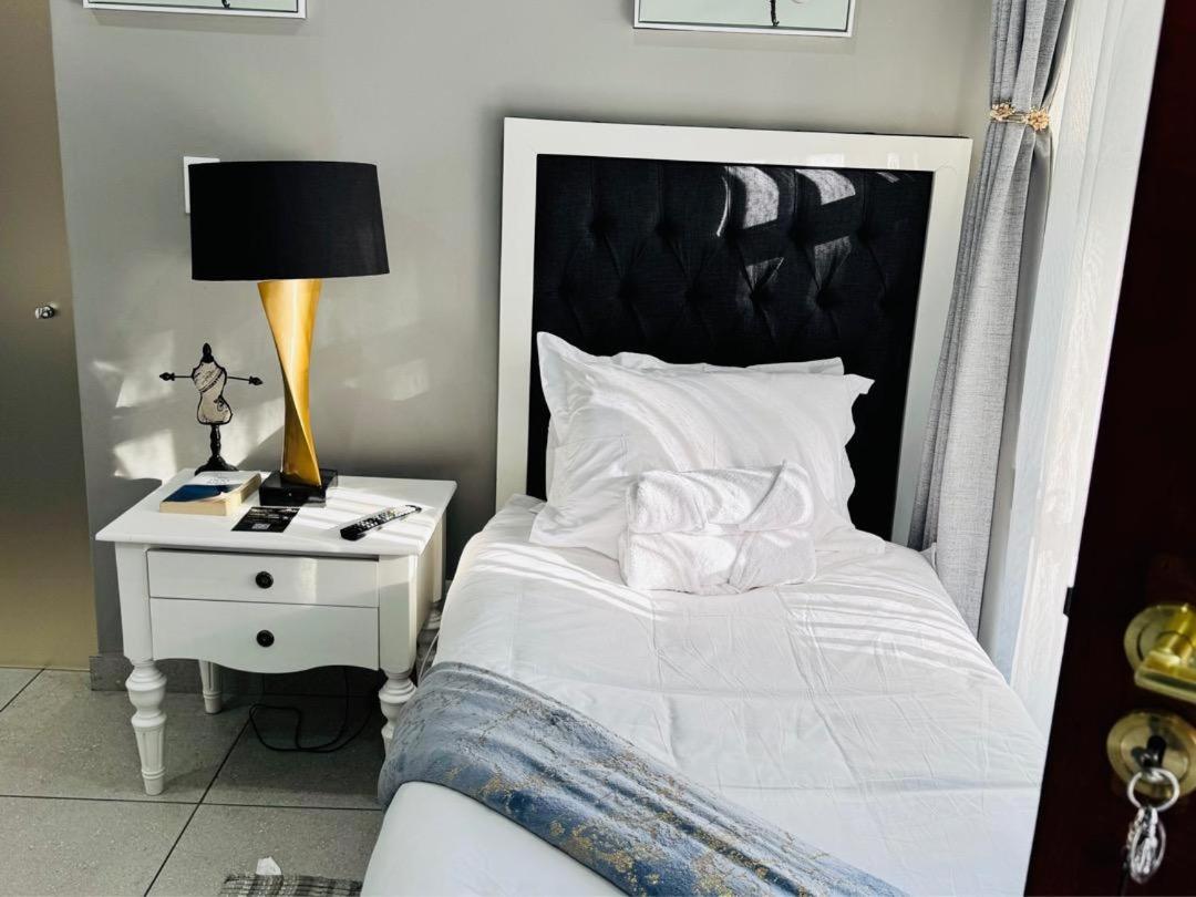 Standard Queen Room photo 1