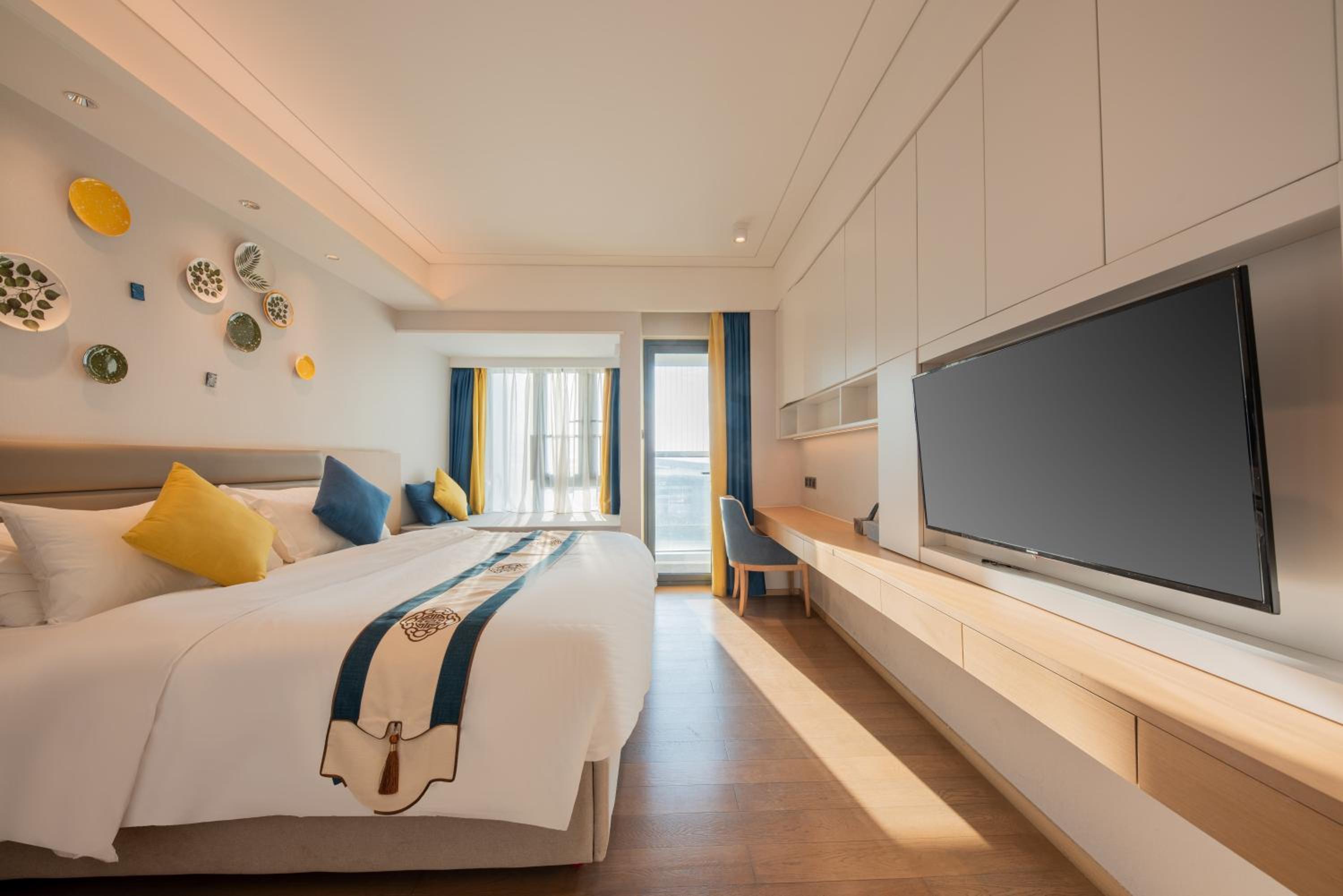 Business Queen Room