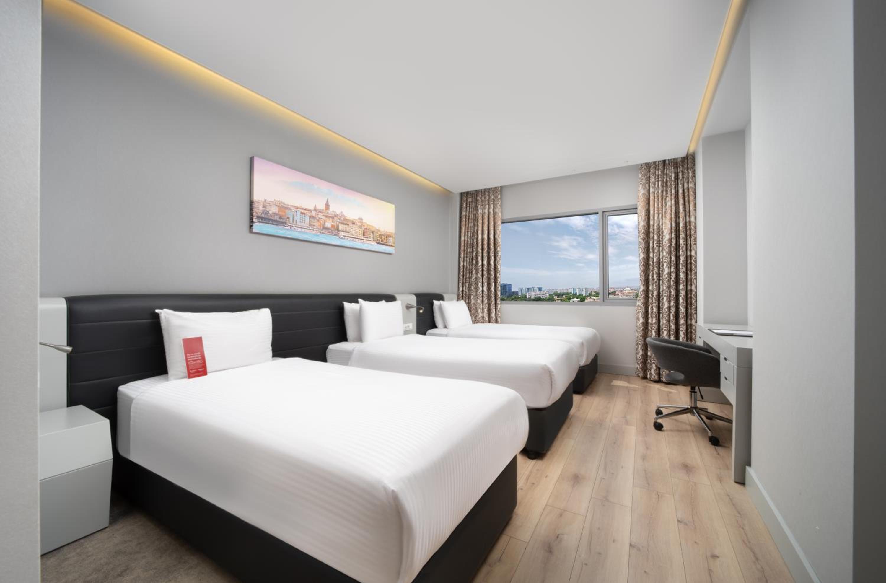 Standard Triple Room With Sea View  photo 1