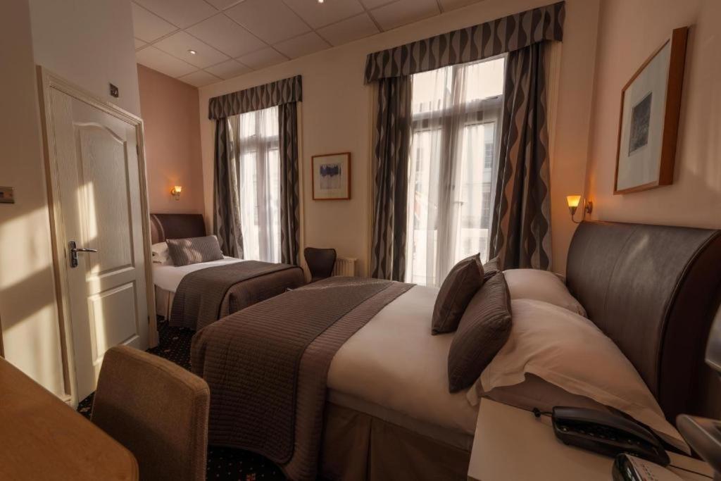 Large Double Room photo 1
