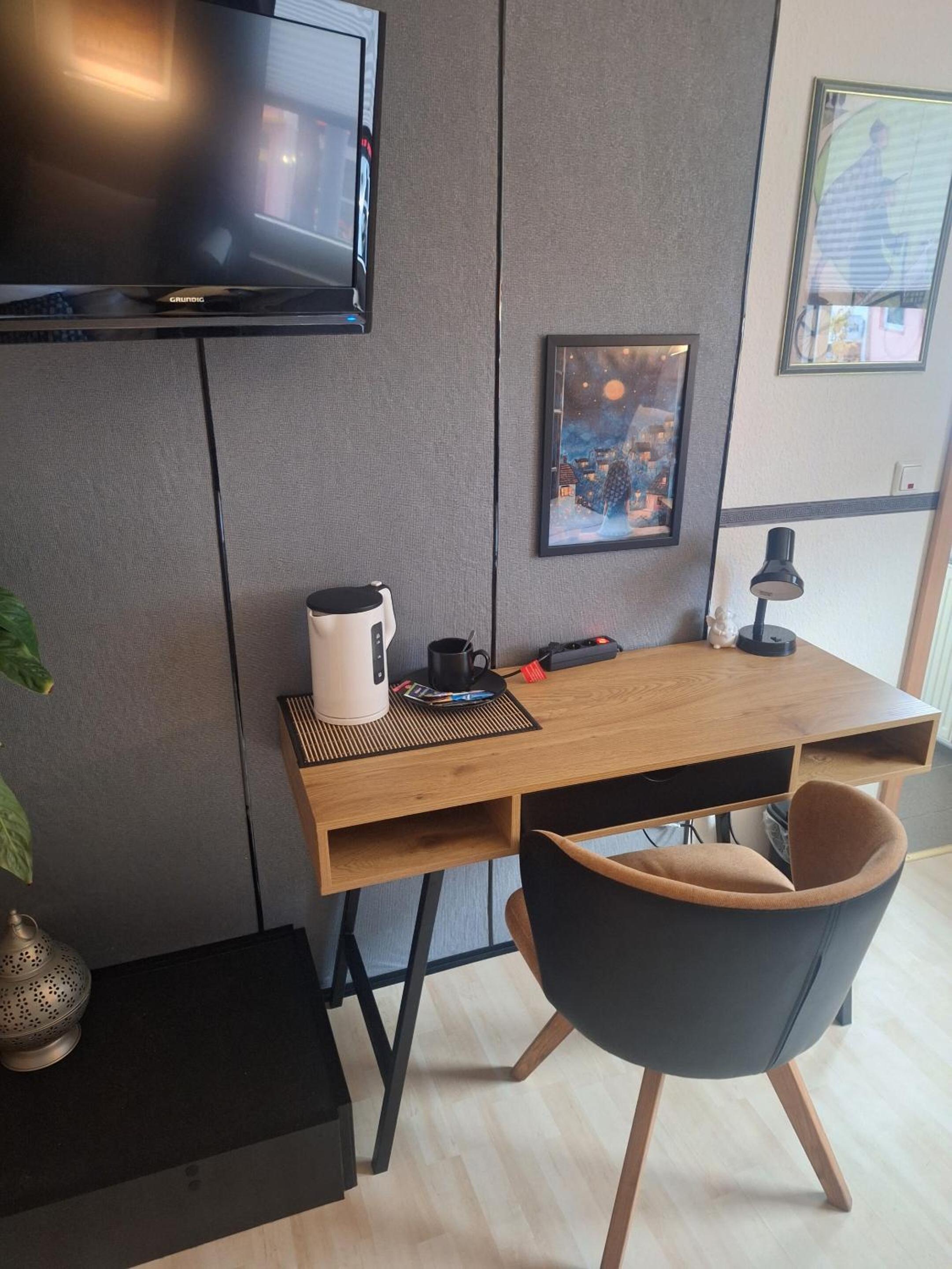 Small Single Room photo 3
