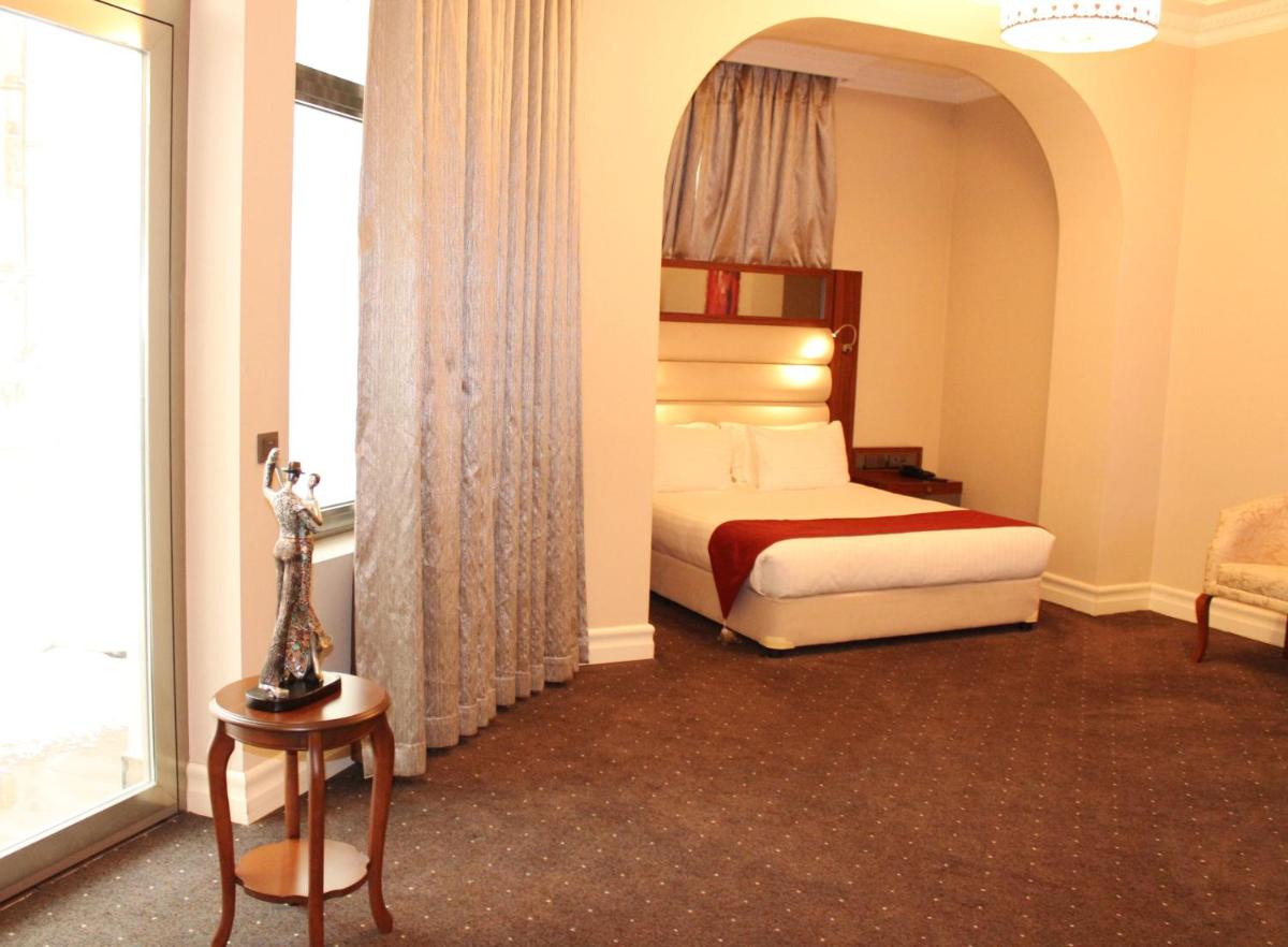 Suite with Balcony photo 3