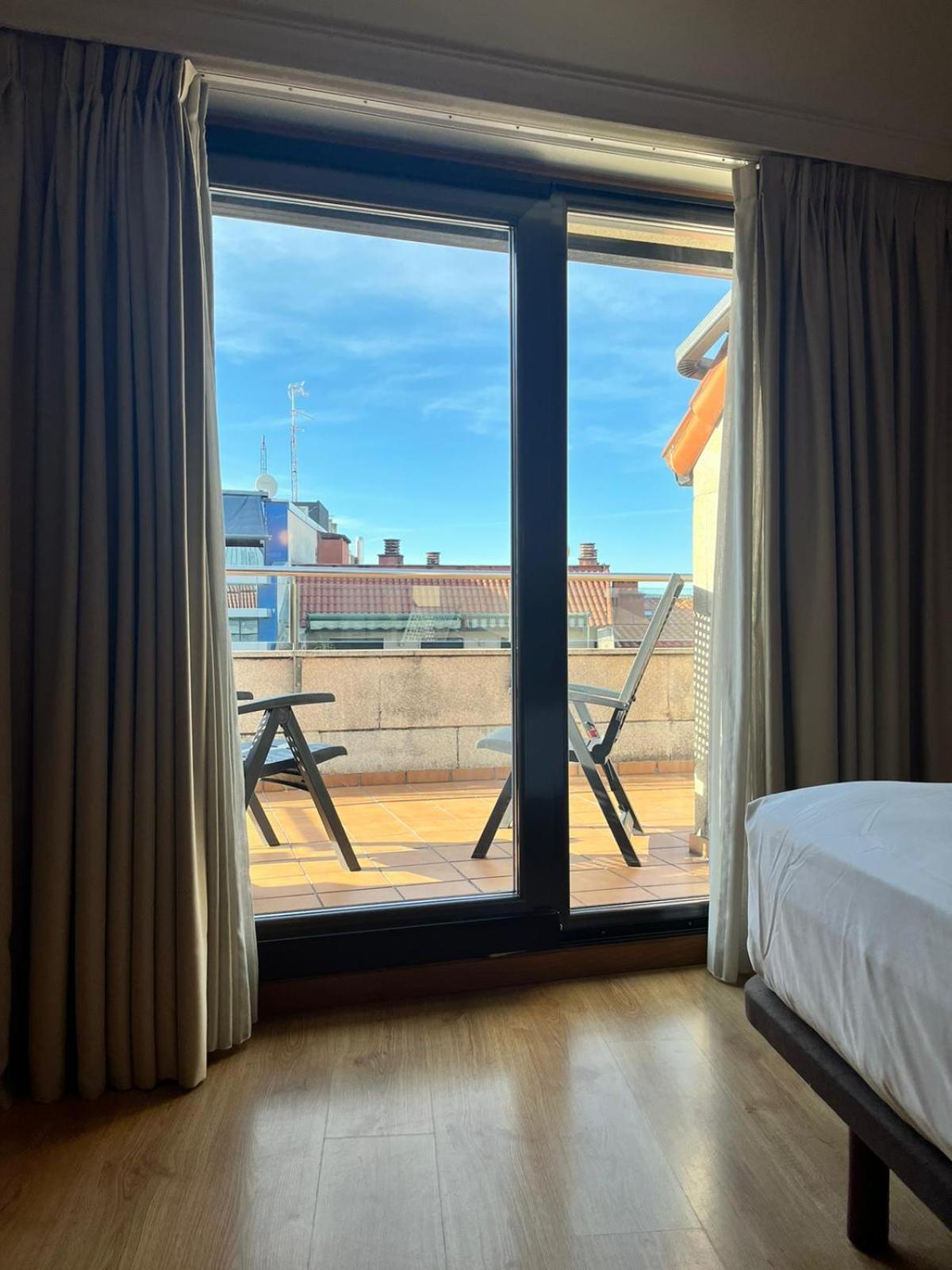 Deluxe Double or Twin Room with Balcony - Photo 2