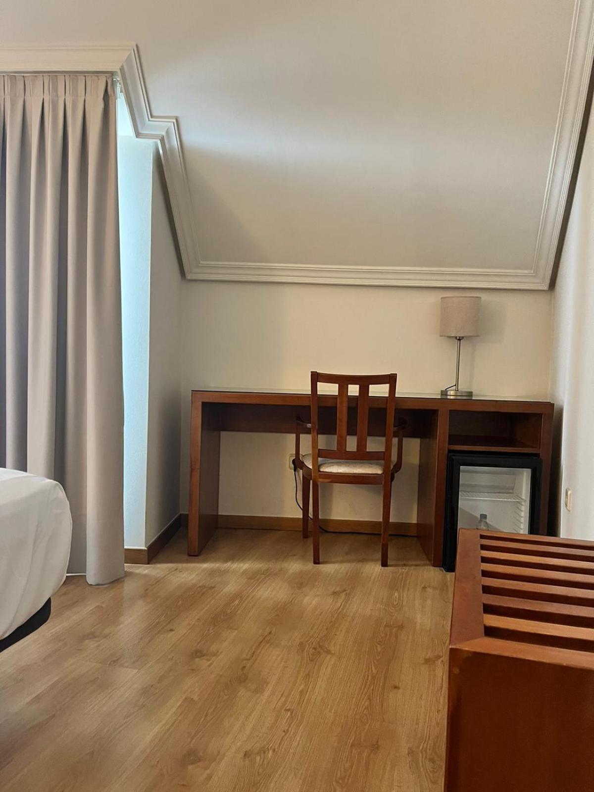 Deluxe Double or Twin Room with Balcony - Photo 7