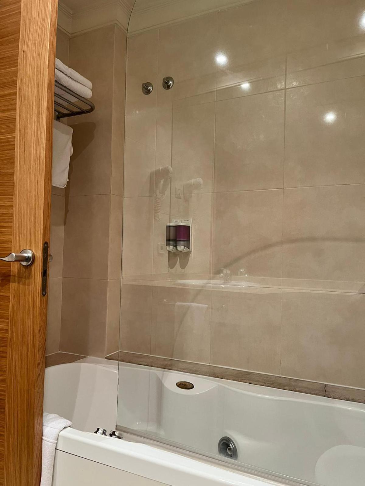 Deluxe Double or Twin Room with Balcony - Photo 5